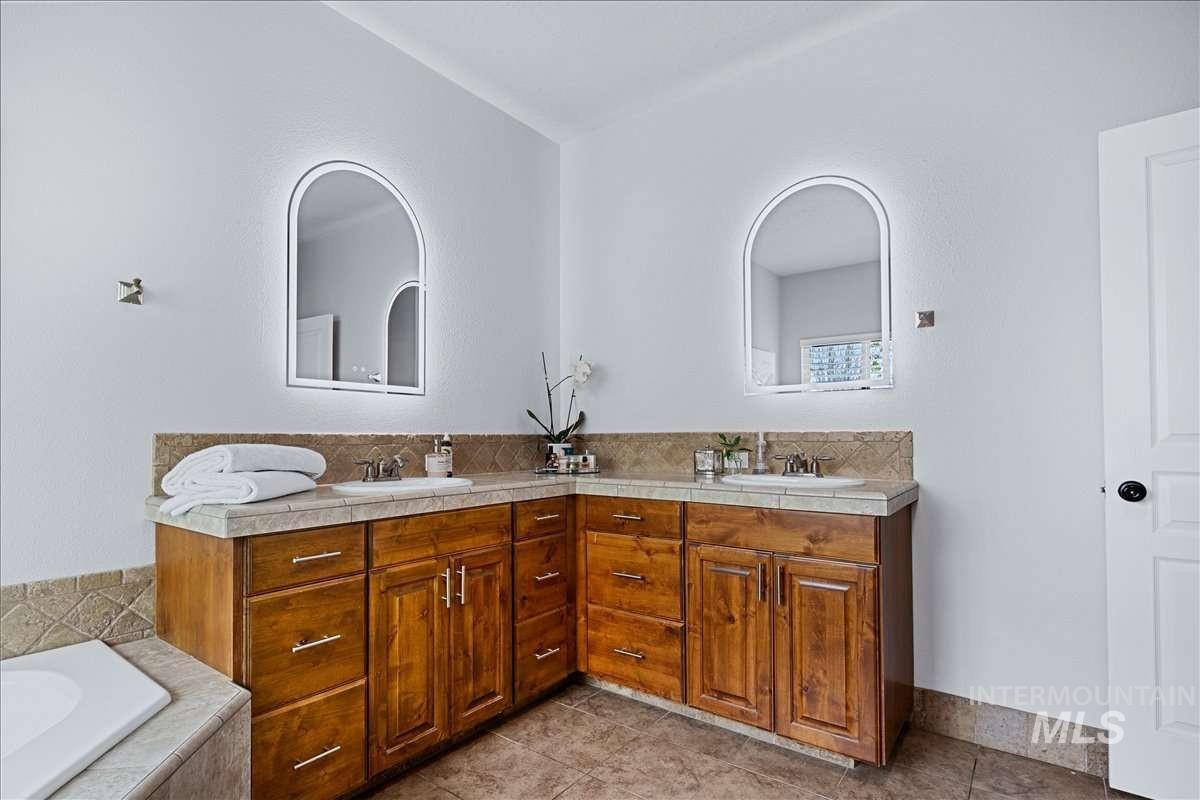 7933 S Old Farm Lane, Meridian, Idaho 83642, 5 Bedrooms, 4 Bathrooms, Residential For Sale, Price $1,649,000, 98982092