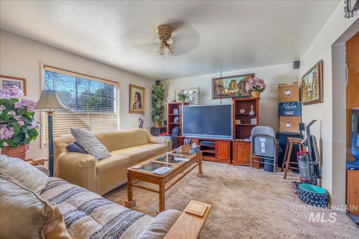 2828 W Ona St, Boise, Idaho 83705, 3 Bedrooms, 1 Bathroom, Residential Income For Sale, Price $329,000,MLS 98982093