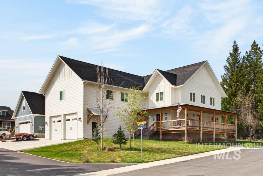 1341 Lande Lane, Moscow, Idaho 83843, 5 Bedrooms, 3 Bathrooms, Residential For Sale, Price $865,000,MLS 98982095