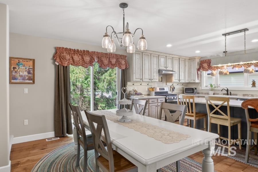 1341 Lande Lane, Moscow, Idaho 83843, 5 Bedrooms, 3 Bathrooms, Residential For Sale, Price $865,000,MLS 98982095