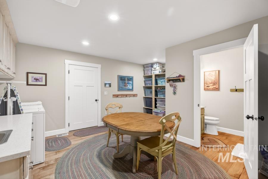 1341 Lande Lane, Moscow, Idaho 83843, 5 Bedrooms, 3 Bathrooms, Residential For Sale, Price $865,000,MLS 98982095