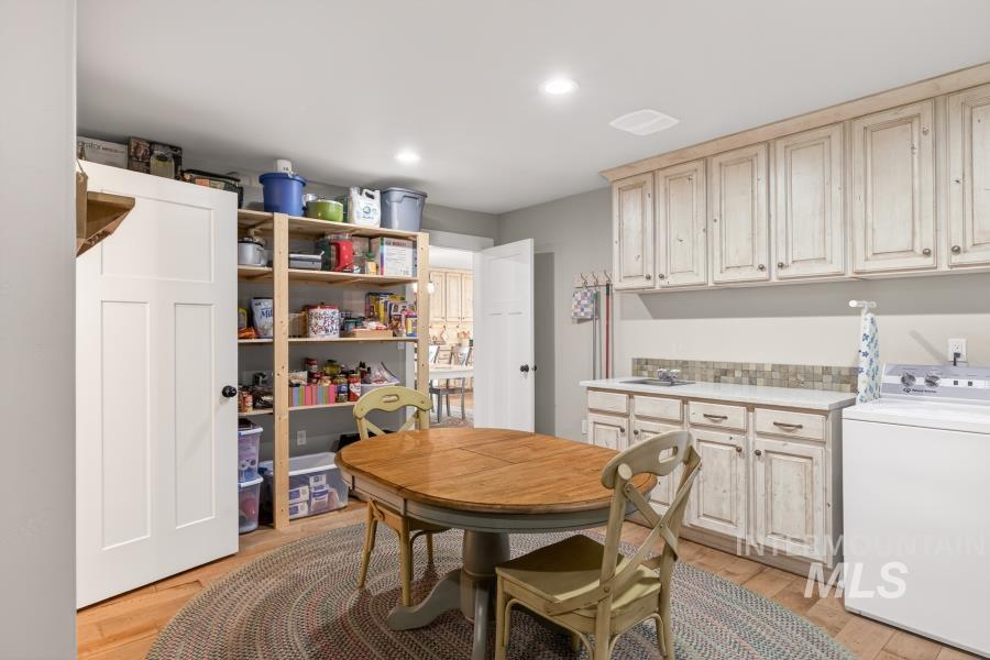 1341 Lande Lane, Moscow, Idaho 83843, 5 Bedrooms, 3 Bathrooms, Residential For Sale, Price $865,000,MLS 98982095