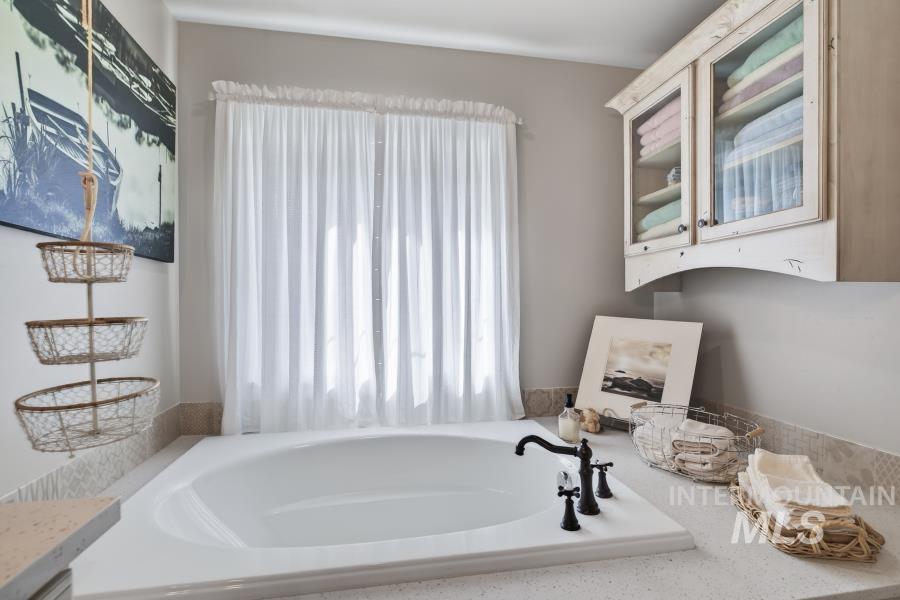 1341 Lande Lane, Moscow, Idaho 83843, 5 Bedrooms, 3 Bathrooms, Residential For Sale, Price $865,000,MLS 98982095