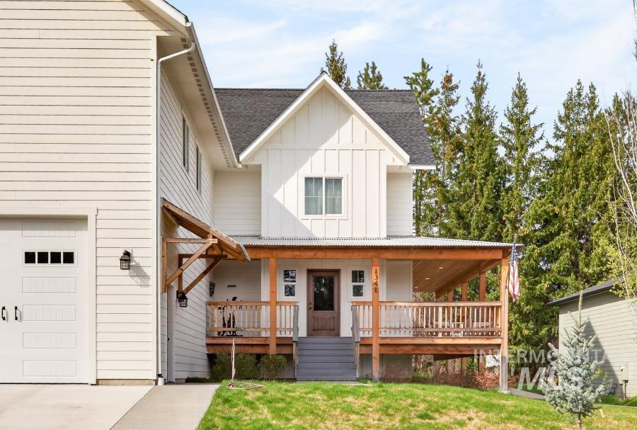 1341 Lande Lane, Moscow, Idaho 83843, 5 Bedrooms, 3 Bathrooms, Residential For Sale, Price $865,000,MLS 98982095