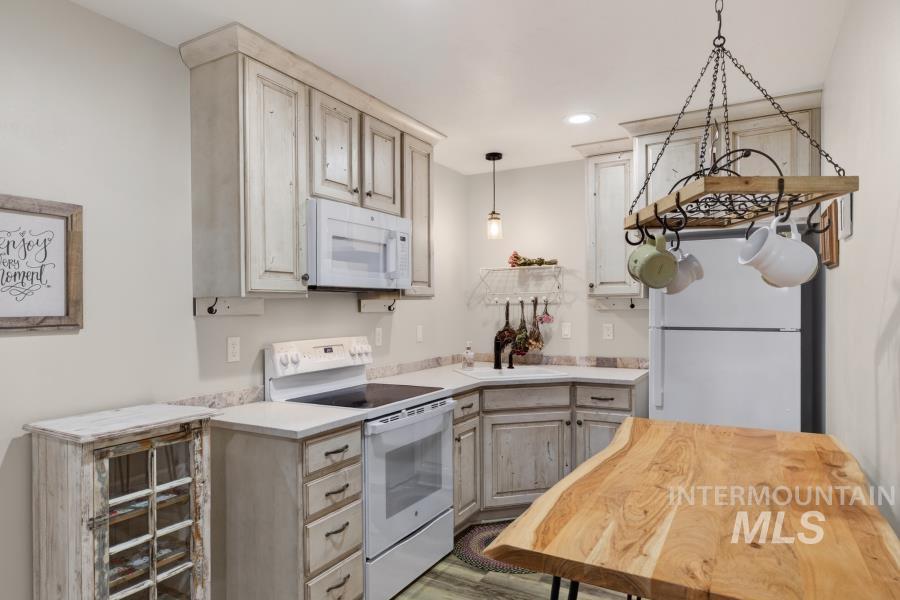 1341 Lande Lane, Moscow, Idaho 83843, 5 Bedrooms, 3 Bathrooms, Residential For Sale, Price $865,000,MLS 98982095