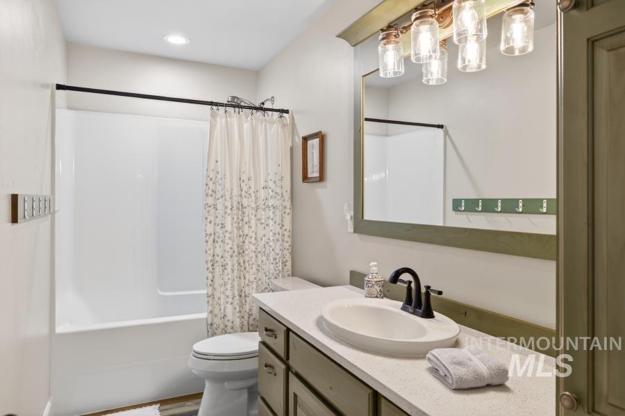 1341 Lande Lane, Moscow, Idaho 83843, 5 Bedrooms, 3 Bathrooms, Residential For Sale, Price $865,000,MLS 98982095