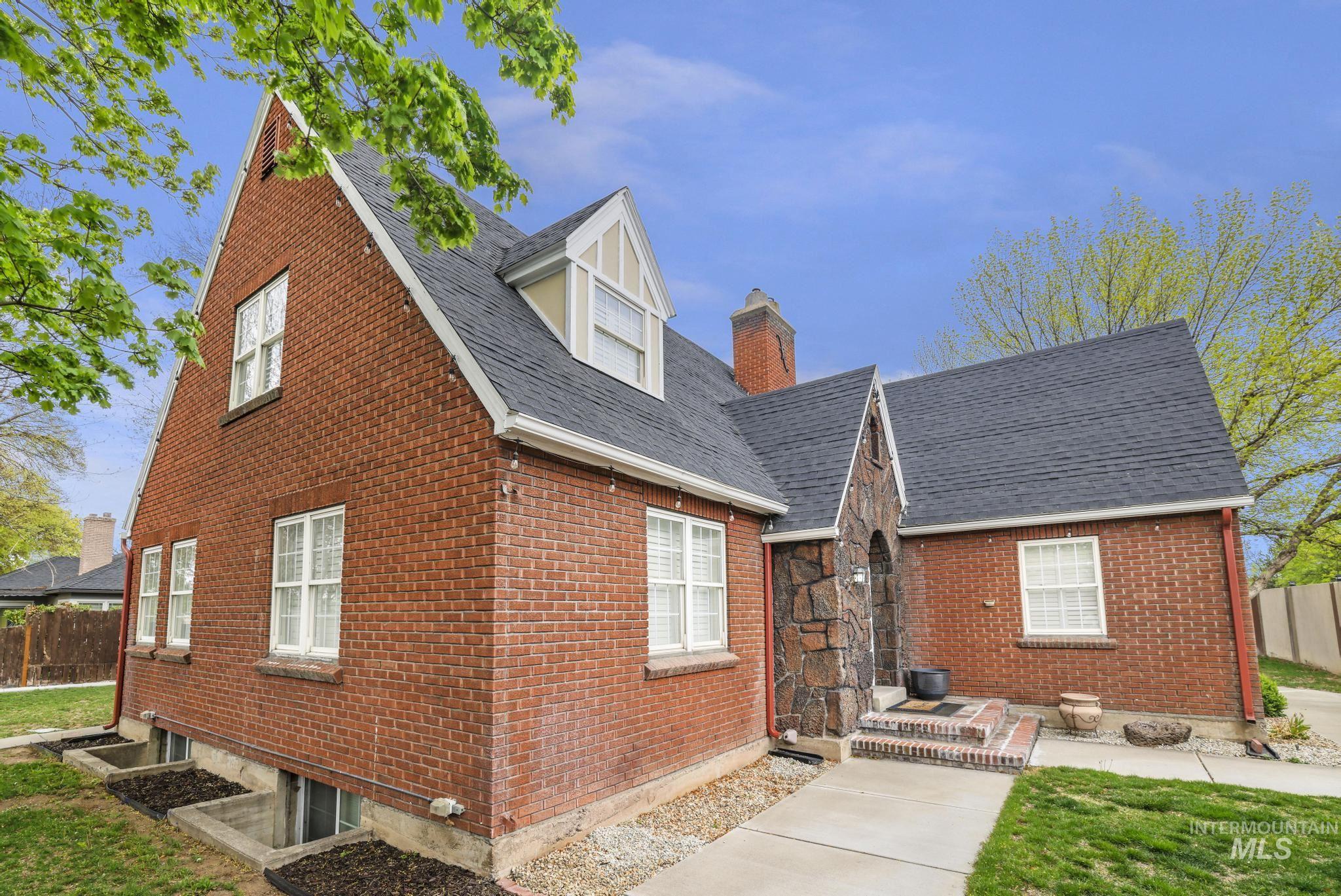 102 Fillmore, Twin Falls, Idaho 83301, 6 Bedrooms, 5.5 Bathrooms, Residential For Sale, Price $659,900, 98982106