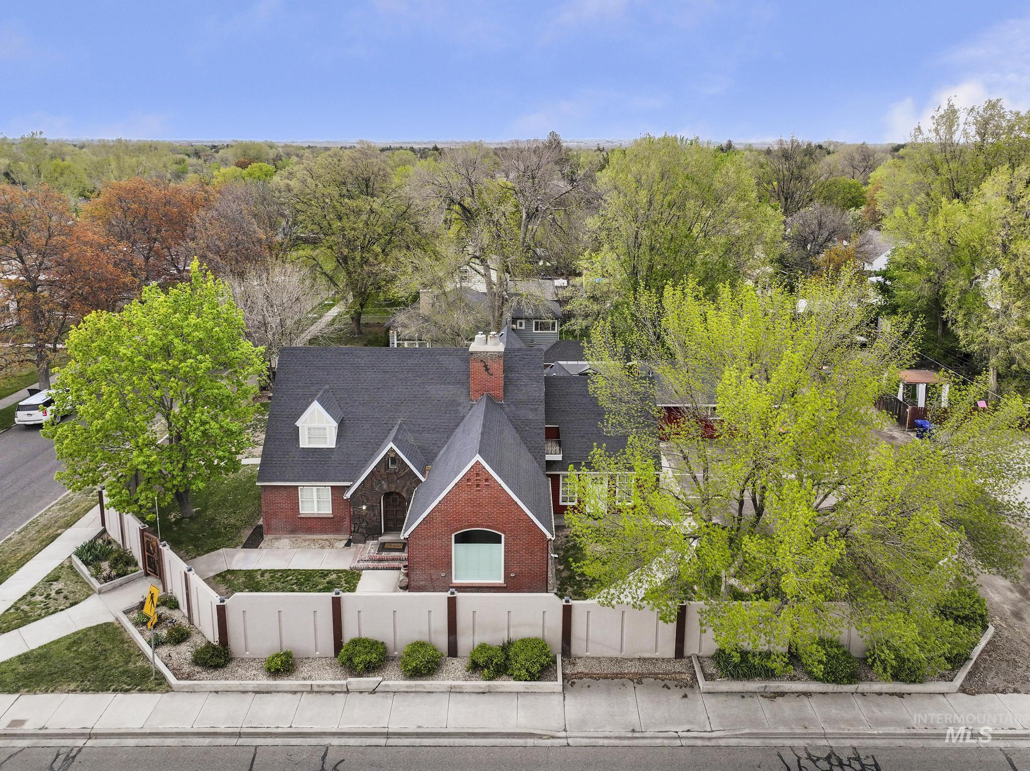 102 Fillmore, Twin Falls, Idaho 83301, 6 Bedrooms, 5.5 Bathrooms, Residential For Sale, Price $635,000,MLS 98982106