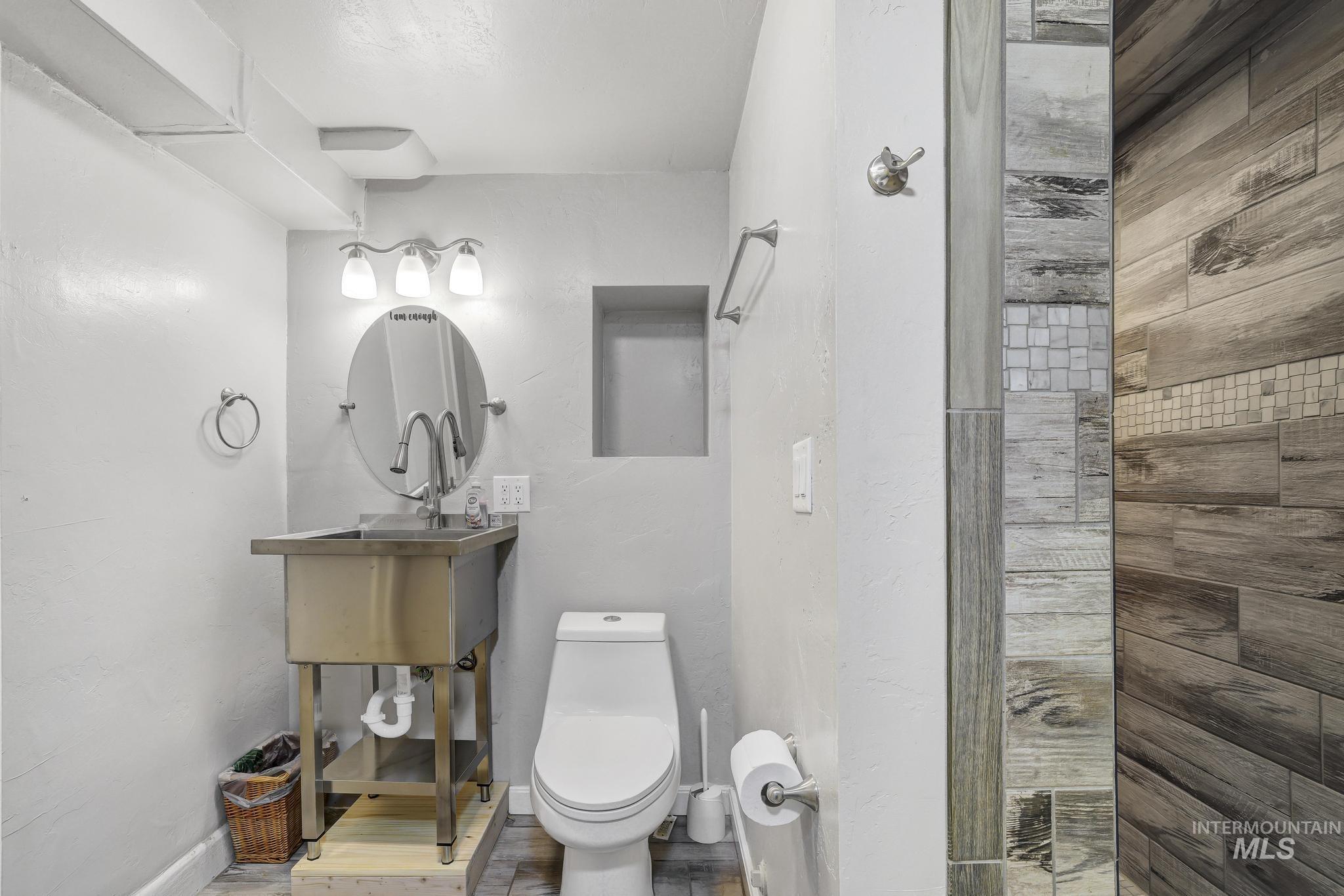 102 Fillmore, Twin Falls, Idaho 83301, 6 Bedrooms, 5.5 Bathrooms, Residential For Sale, Price $659,900, 98982106