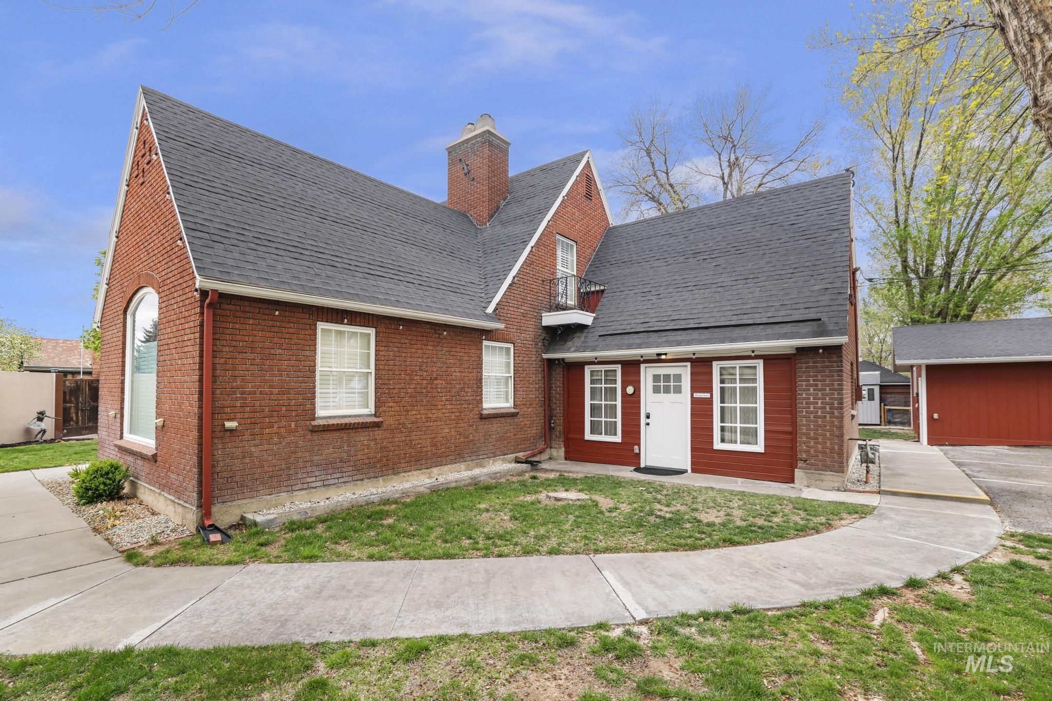 102 Fillmore, Twin Falls, Idaho 83301, 6 Bedrooms, 5.5 Bathrooms, Residential For Sale, Price $659,900, 98982106