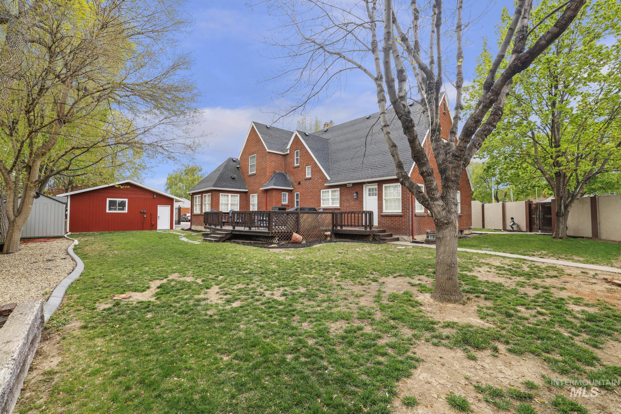 102 Fillmore, Twin Falls, Idaho 83301, 6 Bedrooms, 5.5 Bathrooms, Residential For Sale, Price $659,900,MLS 98982106