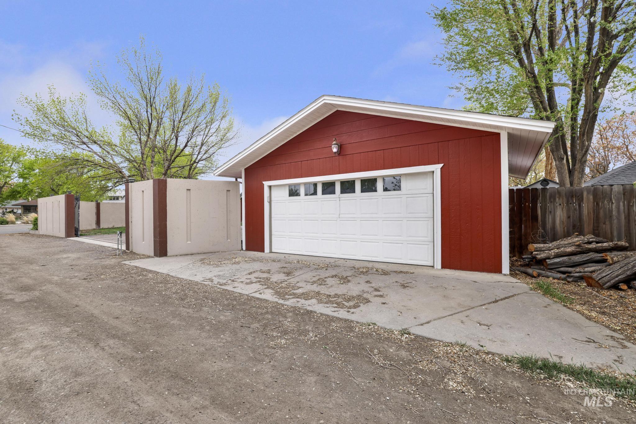 102 Fillmore, Twin Falls, Idaho 83301, 6 Bedrooms, 5.5 Bathrooms, Residential For Sale, Price $635,000, 98982106