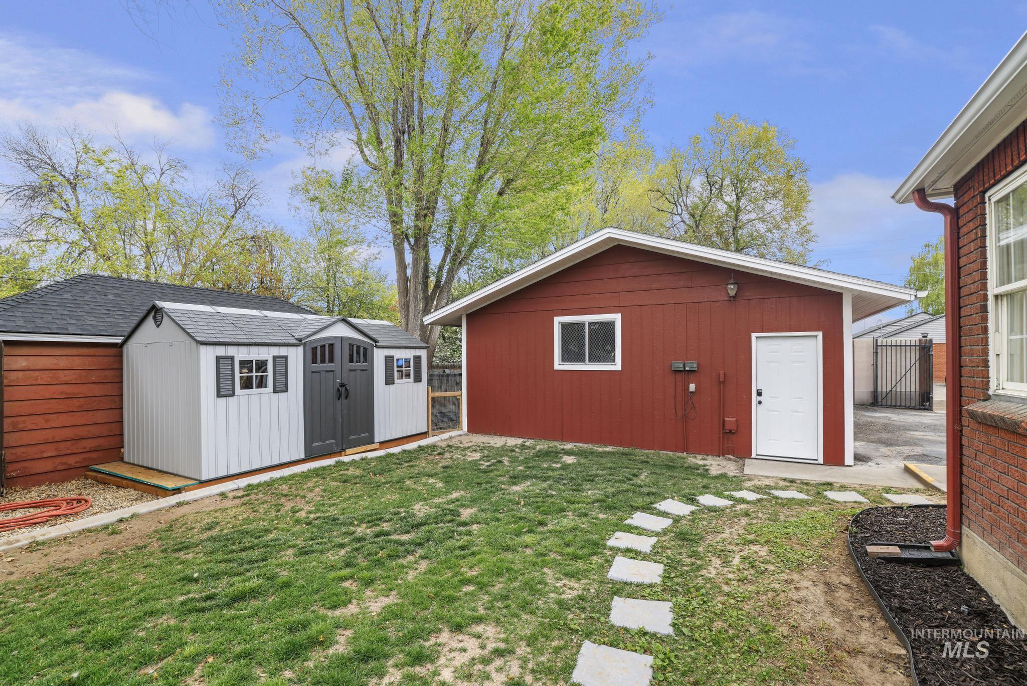 102 Fillmore, Twin Falls, Idaho 83301, 6 Bedrooms, 5.5 Bathrooms, Residential For Sale, Price $659,900,MLS 98982106