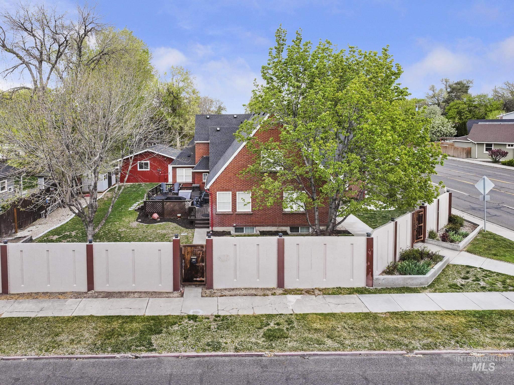 102 Fillmore, Twin Falls, Idaho 83301, 6 Bedrooms, 5.5 Bathrooms, Residential For Sale, Price $635,000, 98982106
