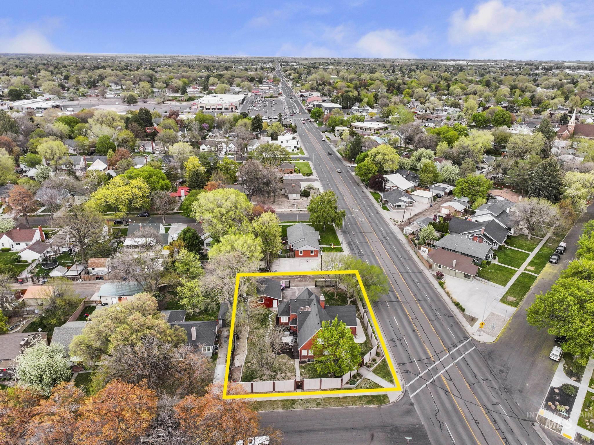 102 Fillmore, Twin Falls, Idaho 83301, 6 Bedrooms, 5.5 Bathrooms, Residential For Sale, Price $635,000,MLS 98982106