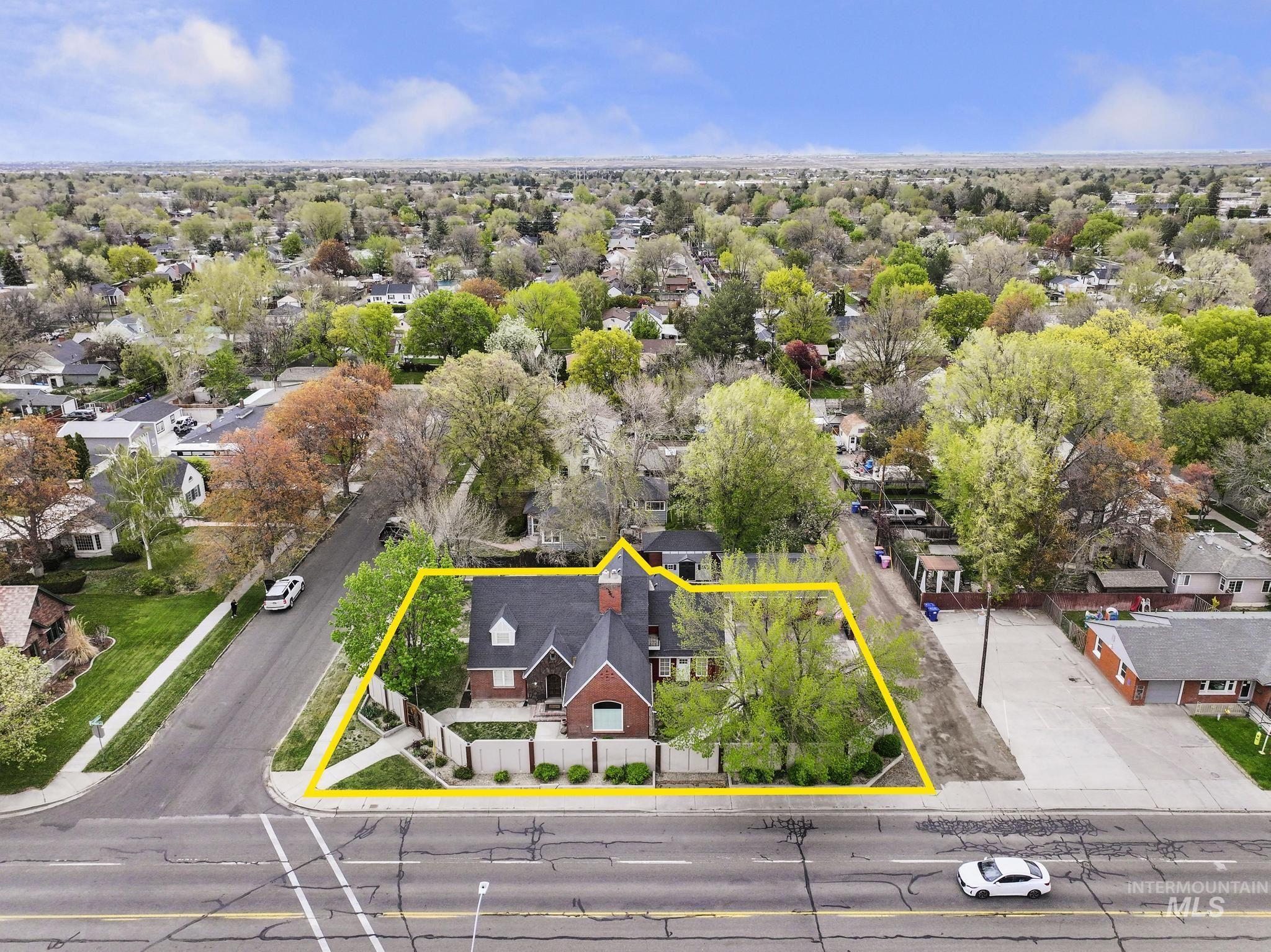 102 Fillmore, Twin Falls, Idaho 83301, 6 Bedrooms, 5.5 Bathrooms, Residential For Sale, Price $635,000,MLS 98982106