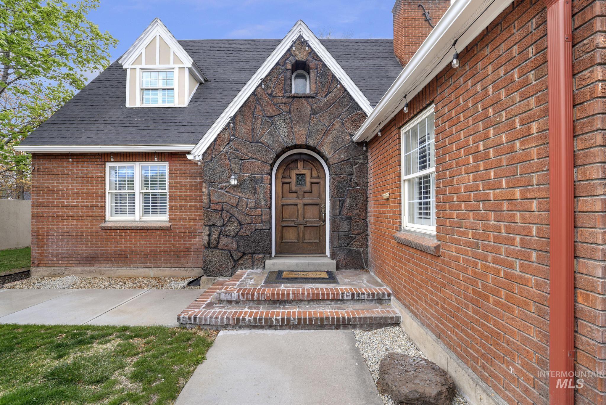 102 Fillmore, Twin Falls, Idaho 83301, 6 Bedrooms, 5.5 Bathrooms, Residential For Sale, Price $635,000,MLS 98982106