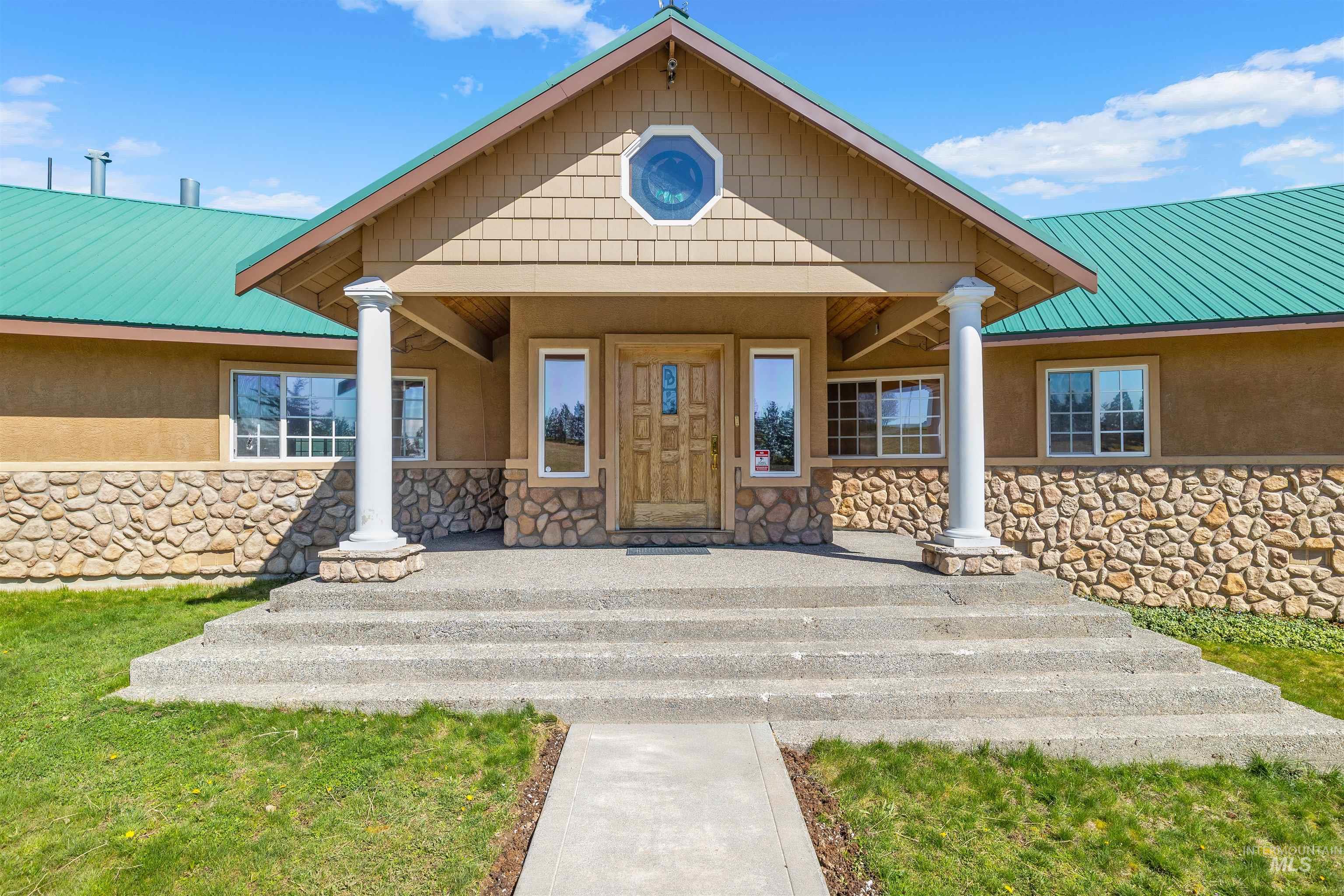 3592 Freeman Creek Rd, Lenore, Idaho 83541, 3 Bedrooms, 3 Bathrooms, Farm & Ranch For Sale, Price $2,350,000, 98982108