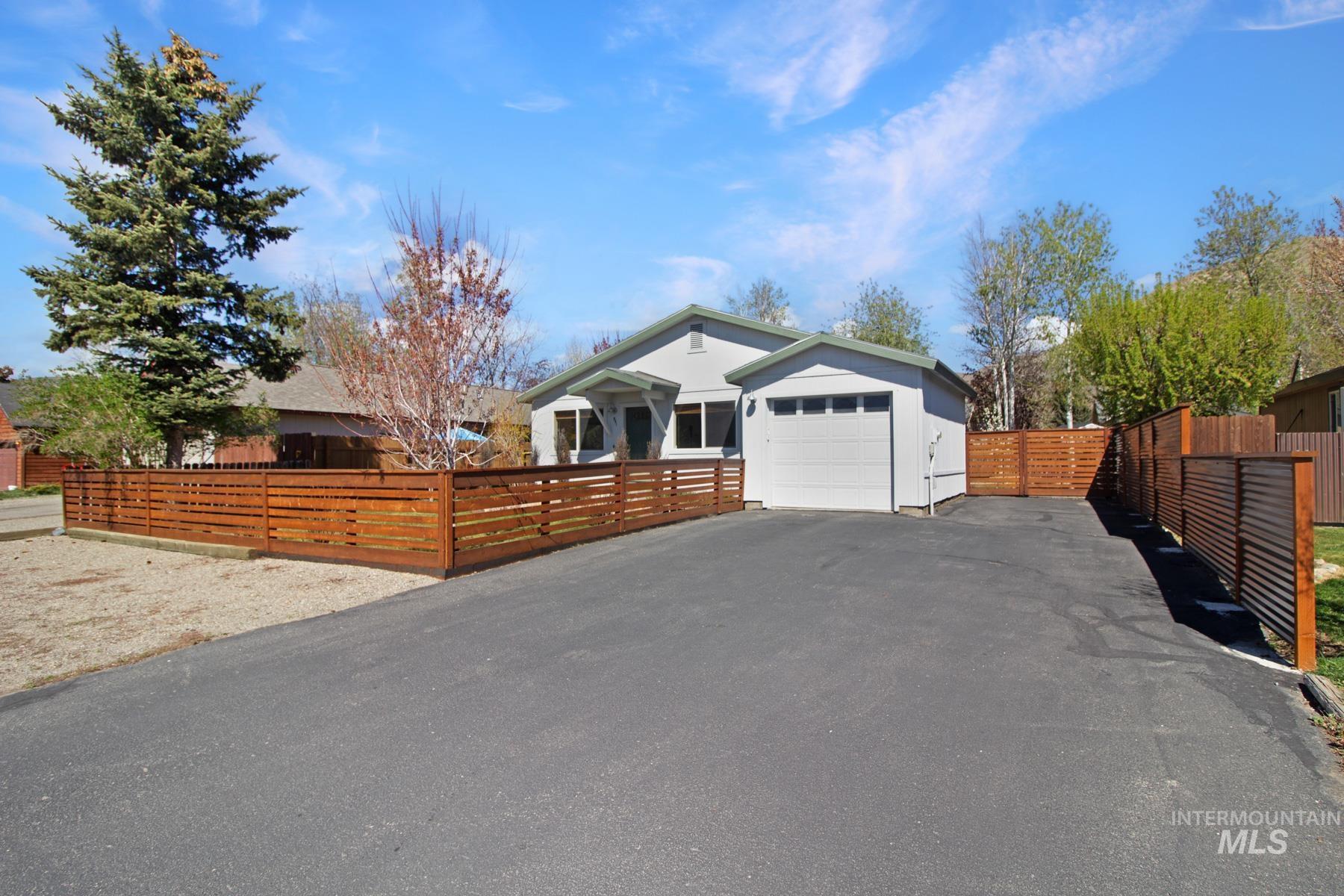 951 Forest Bend Dr, Hailey, Idaho 83333, 2 Bedrooms, 1 Bathroom, Residential For Sale, Price $545,000, 98982112