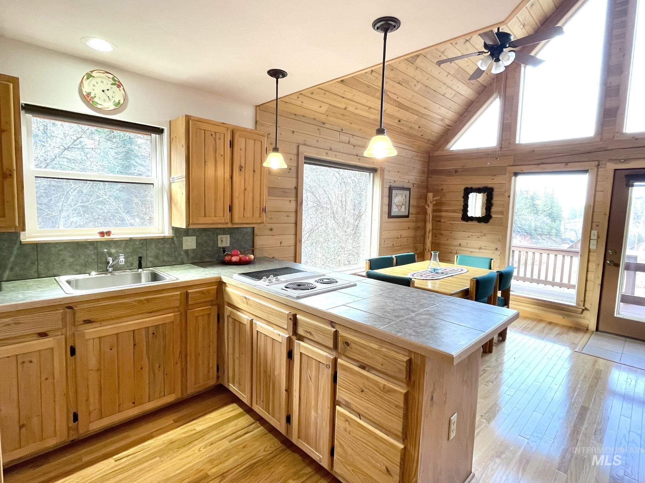 611 Leitch Creek Rd, Kooskia, Idaho 83539, 1 Bedroom, 1 Bathroom, Residential For Sale, Price $425,000,MLS 98982120