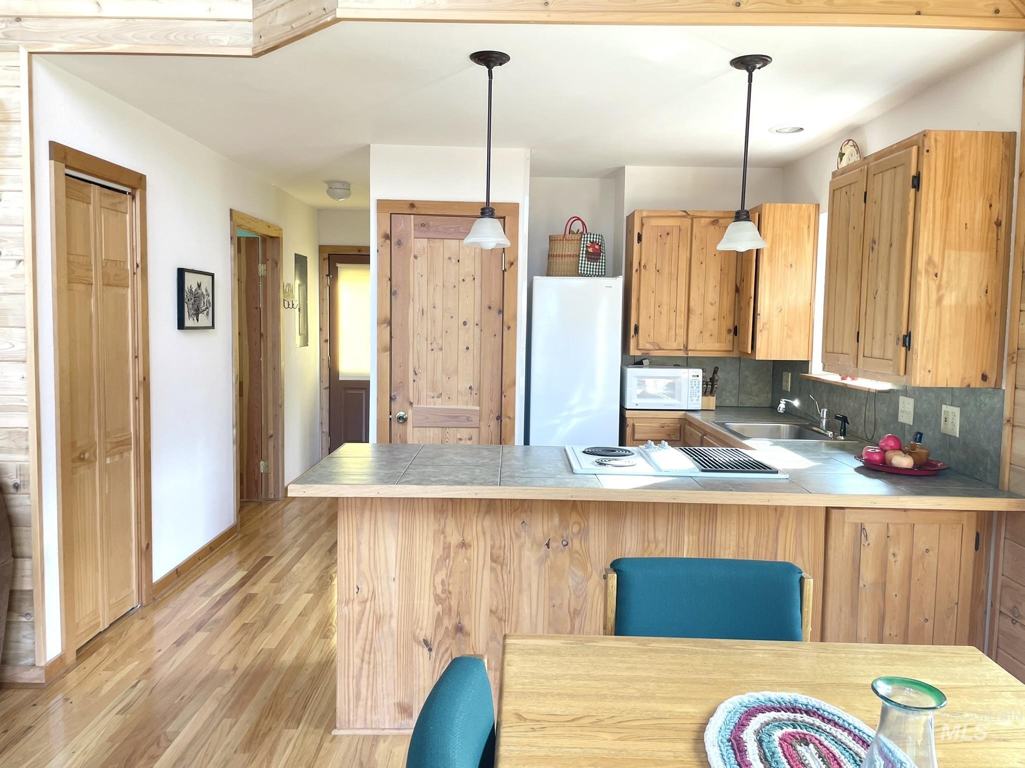 611 Leitch Creek Rd, Kooskia, Idaho 83539, 1 Bedroom, 1 Bathroom, Residential For Sale, Price $425,000,MLS 98982120