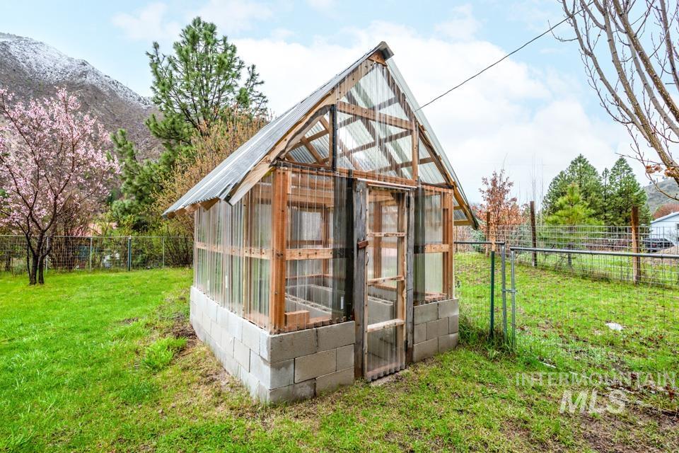 15 Sellman Dr, Lowman, Idaho 83637, 2 Bedrooms, 1 Bathroom, Residential For Sale, Price $349,900,MLS 98982125