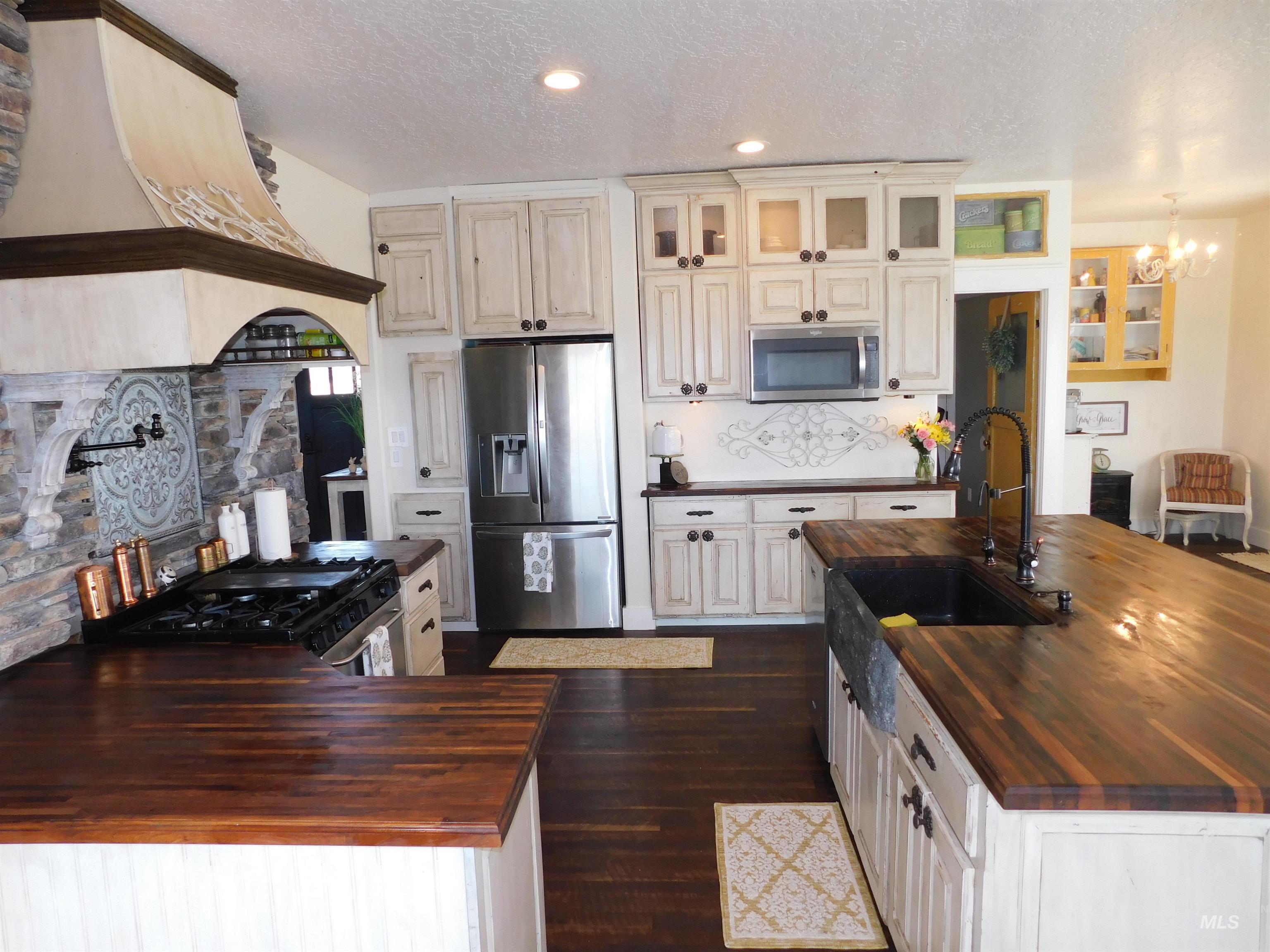 4243 Homestead, Homedale, Idaho 83628, 5 Bedrooms, 3.5 Bathrooms, Residential For Sale, Price $1,400,000, 98982130