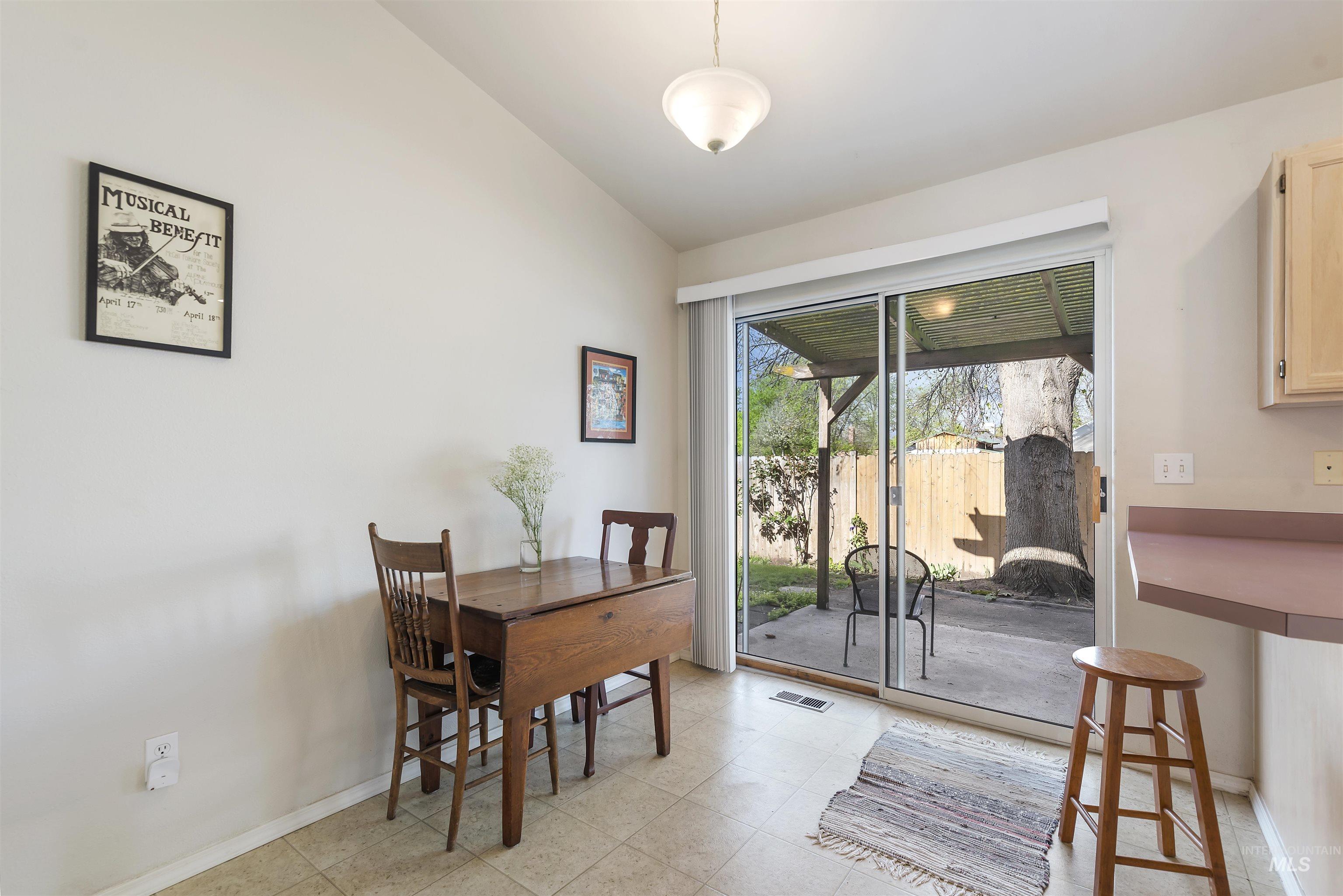 5185 Castle Hill Way, Boise, Idaho 83703, 3 Bedrooms, 2 Bathrooms, Residential For Sale, Price $474,900, 98982134