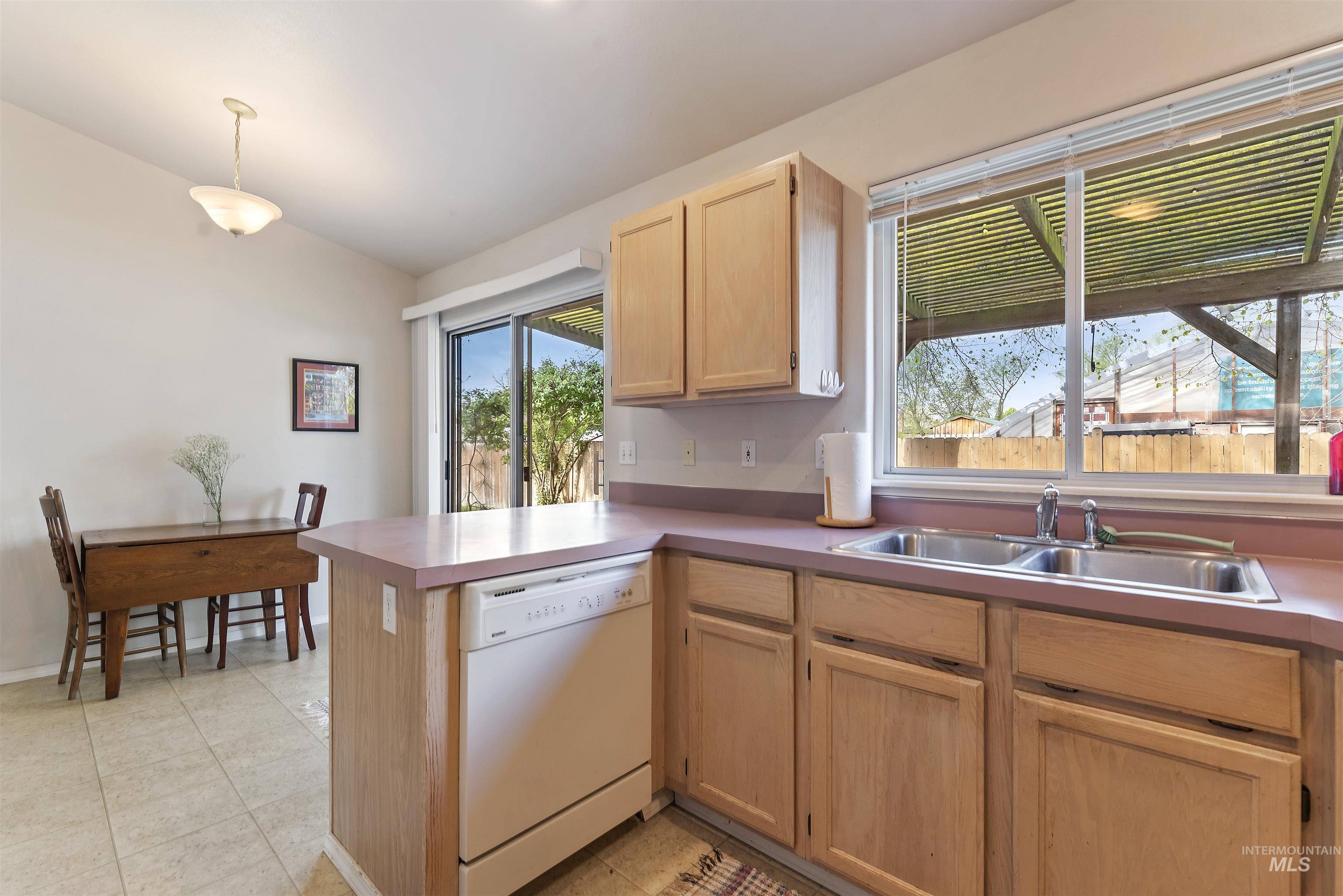 5185 Castle Hill Way, Boise, Idaho 83703, 3 Bedrooms, 2 Bathrooms, Residential For Sale, Price $474,900, 98982134