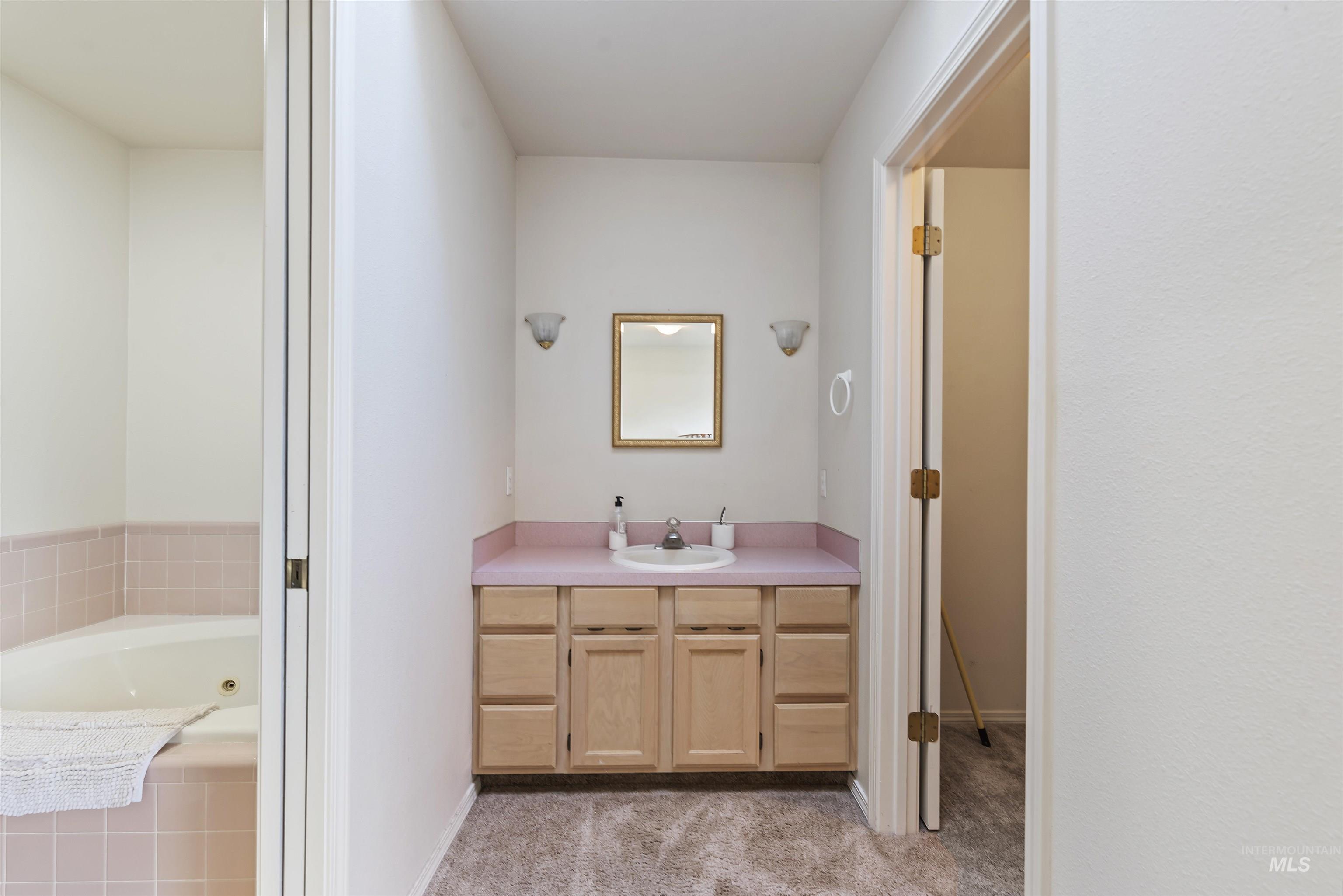 5185 Castle Hill Way, Boise, Idaho 83703, 3 Bedrooms, 2 Bathrooms, Residential For Sale, Price $474,900, 98982134