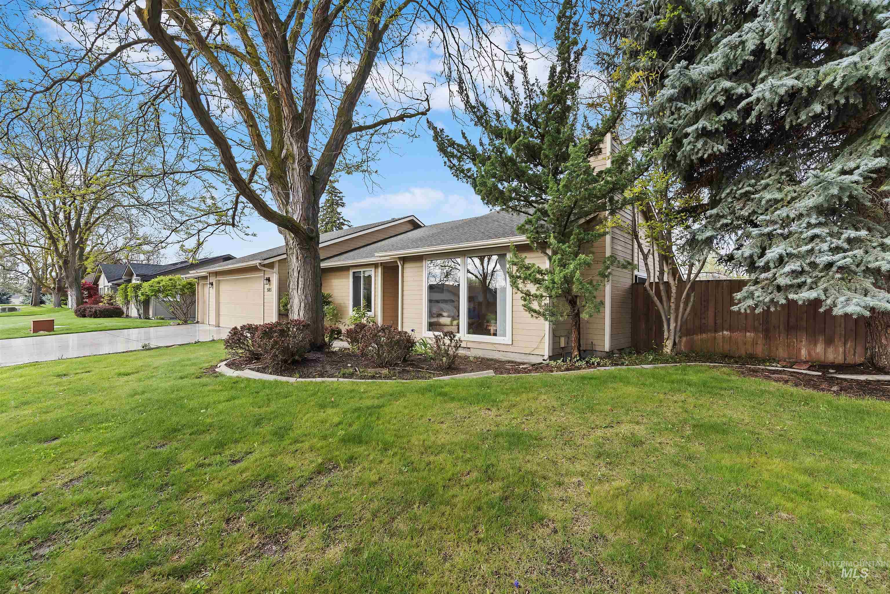 5185 Castle Hill Way, Boise, Idaho 83703, 3 Bedrooms, 2 Bathrooms, Residential For Sale, Price $474,900, 98982134