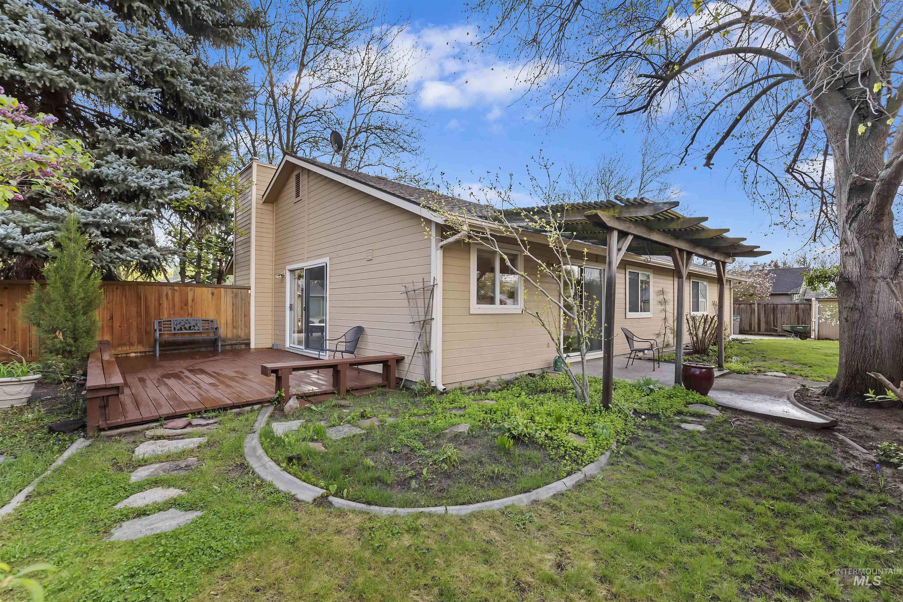 5185 Castle Hill Way, Boise, Idaho 83703, 3 Bedrooms, 2 Bathrooms, Residential For Sale, Price $474,900, 98982134