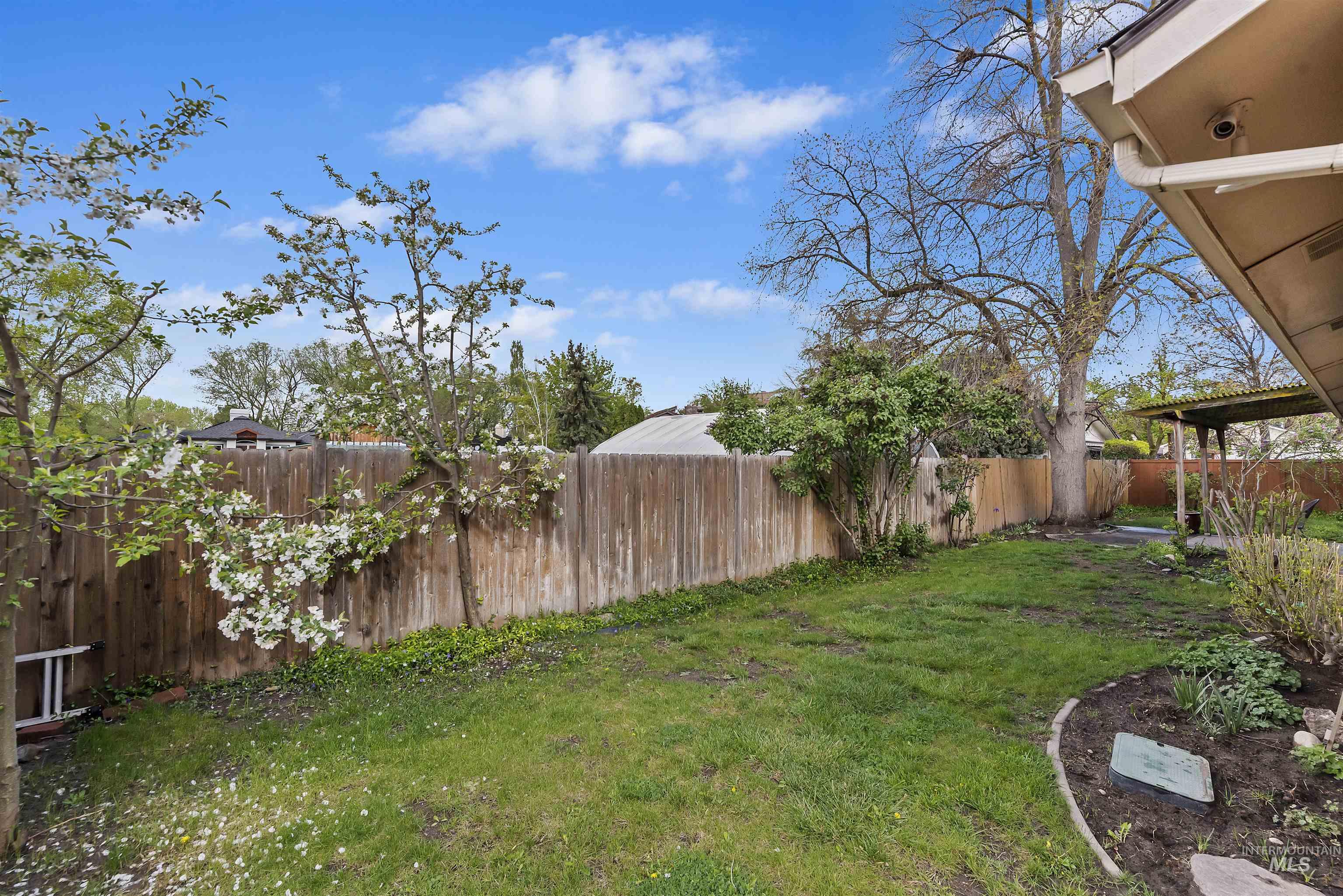 5185 Castle Hill Way, Boise, Idaho 83703, 3 Bedrooms, 2 Bathrooms, Residential For Sale, Price $474,900, 98982134