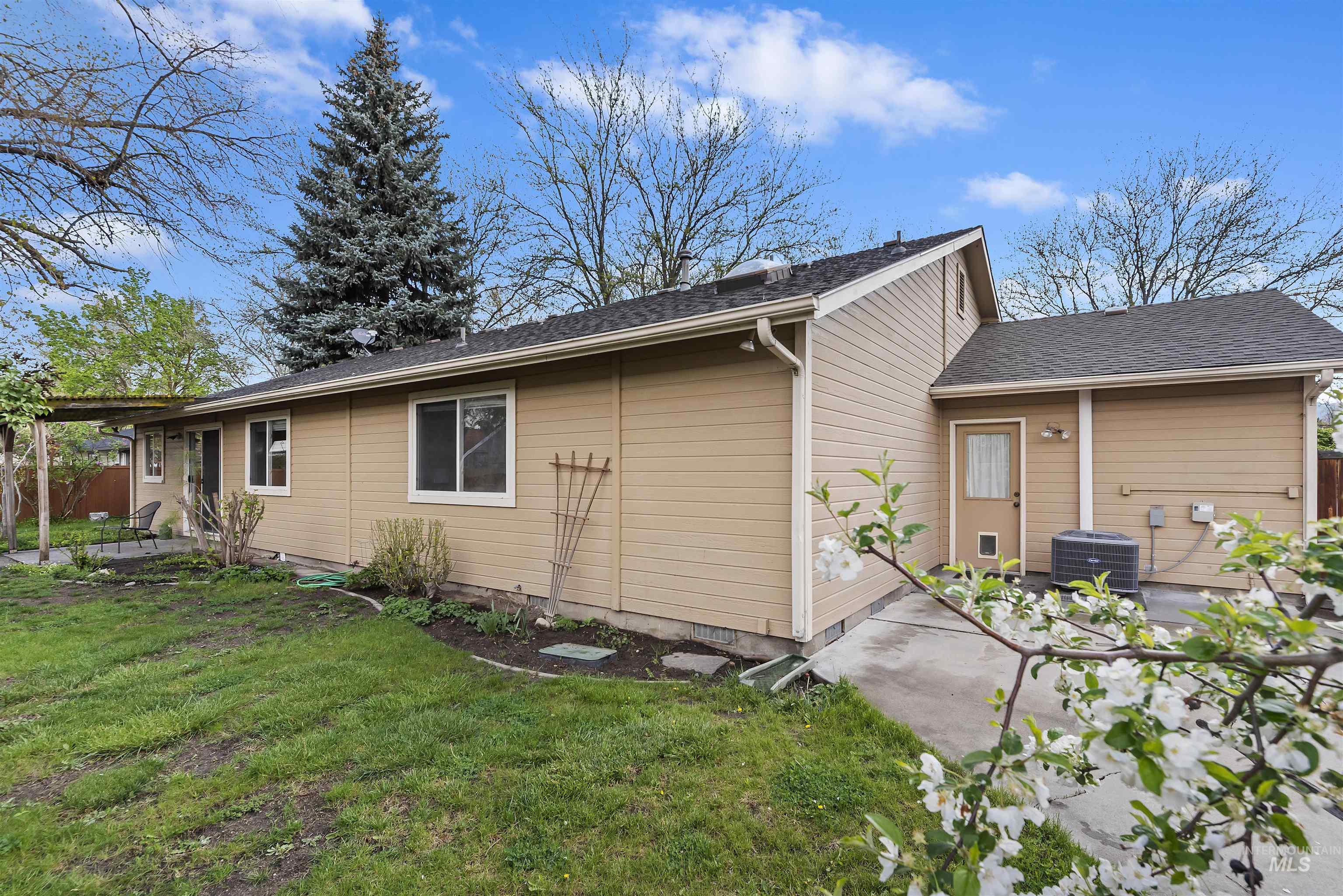 5185 Castle Hill Way, Boise, Idaho 83703, 3 Bedrooms, 2 Bathrooms, Residential For Sale, Price $474,900, 98982134