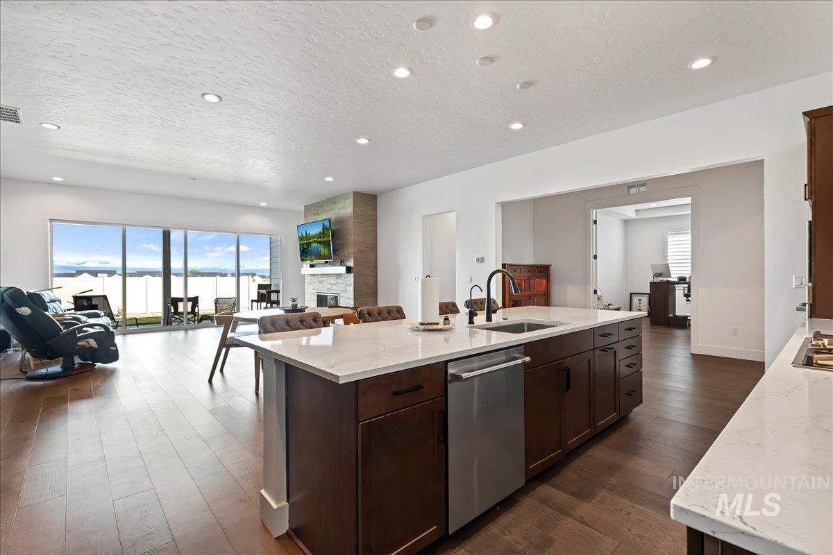 2182 N Kenora Ave, Star, Idaho 83669, 4 Bedrooms, 3.5 Bathrooms, Residential For Sale, Price $835,000, 98982135
