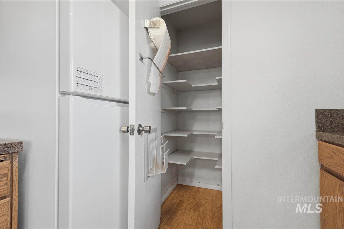 1532 W Chateau Ave, Meridian, Idaho 83646, 3 Bedrooms, 2 Bathrooms, Residential For Sale, Price $395,000, 98982156