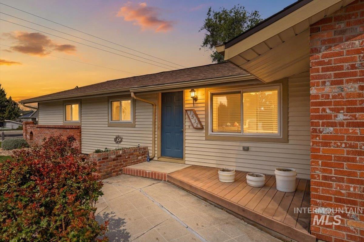 1532 W Chateau Ave, Meridian, Idaho 83646, 3 Bedrooms, 2 Bathrooms, Residential For Sale, Price $395,000, 98982156