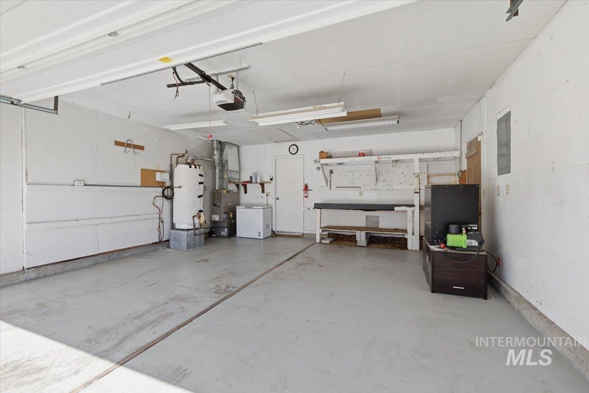 1532 W Chateau Ave, Meridian, Idaho 83646, 3 Bedrooms, 2 Bathrooms, Residential For Sale, Price $395,000, 98982156