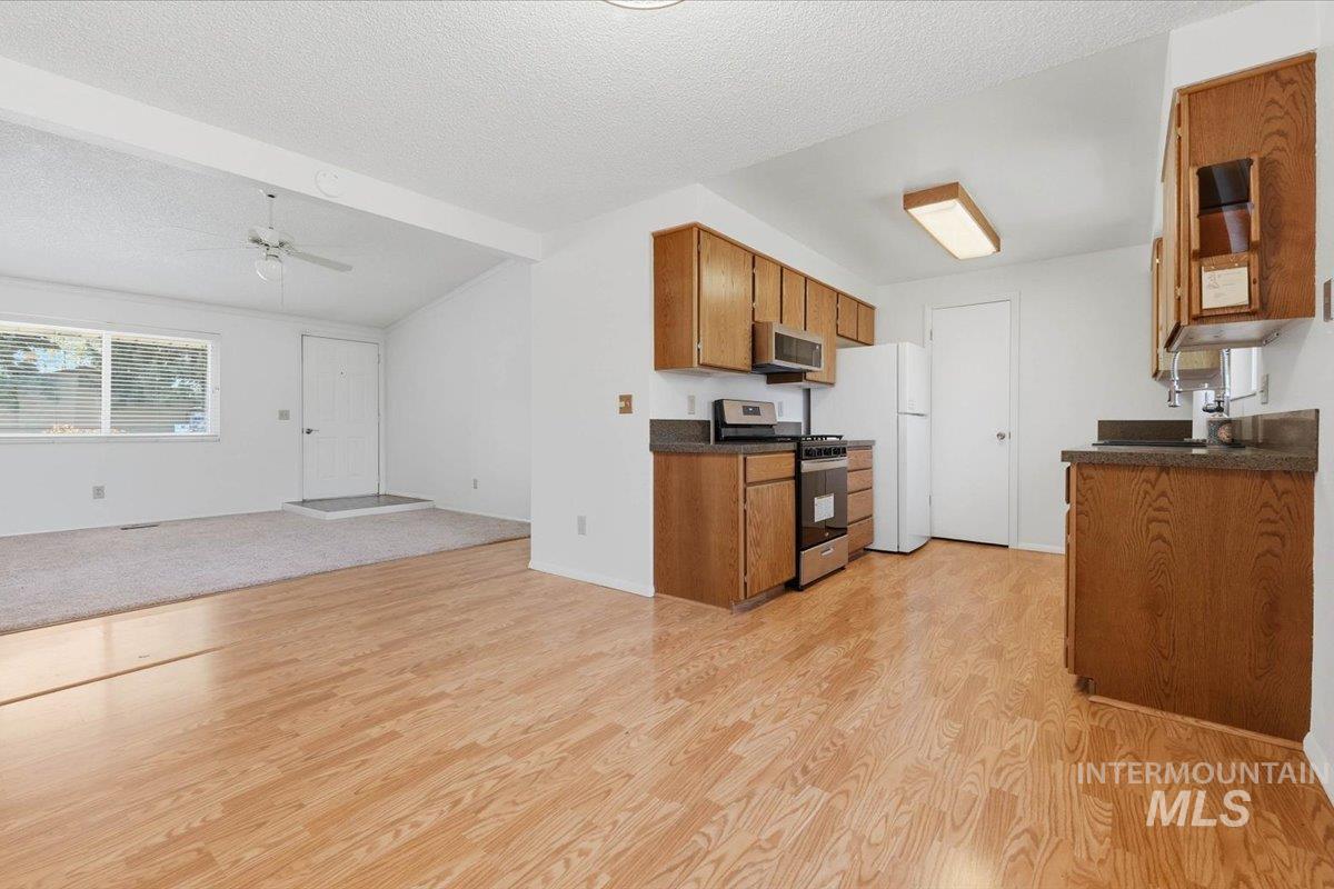 1532 W Chateau Ave, Meridian, Idaho 83646, 3 Bedrooms, 2 Bathrooms, Residential For Sale, Price $395,000, 98982156