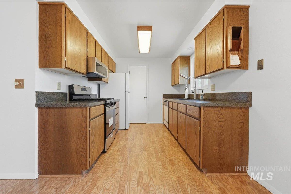 1532 W Chateau Ave, Meridian, Idaho 83646, 3 Bedrooms, 2 Bathrooms, Residential For Sale, Price $395,000, 98982156