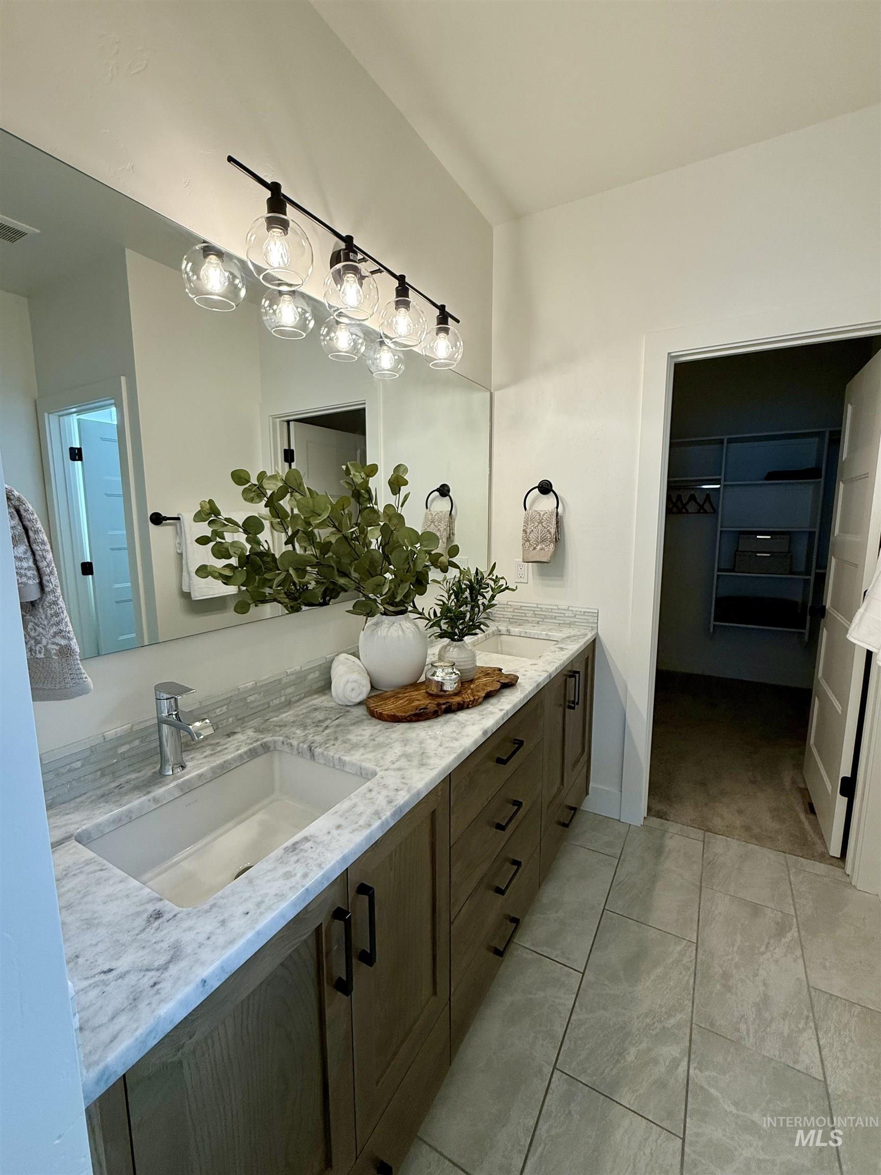 1962 E Presidential Dr, Meridian, Idaho 83642, 3 Bedrooms, 3 Bathrooms, Residential For Sale, Price $534,900, 98982158