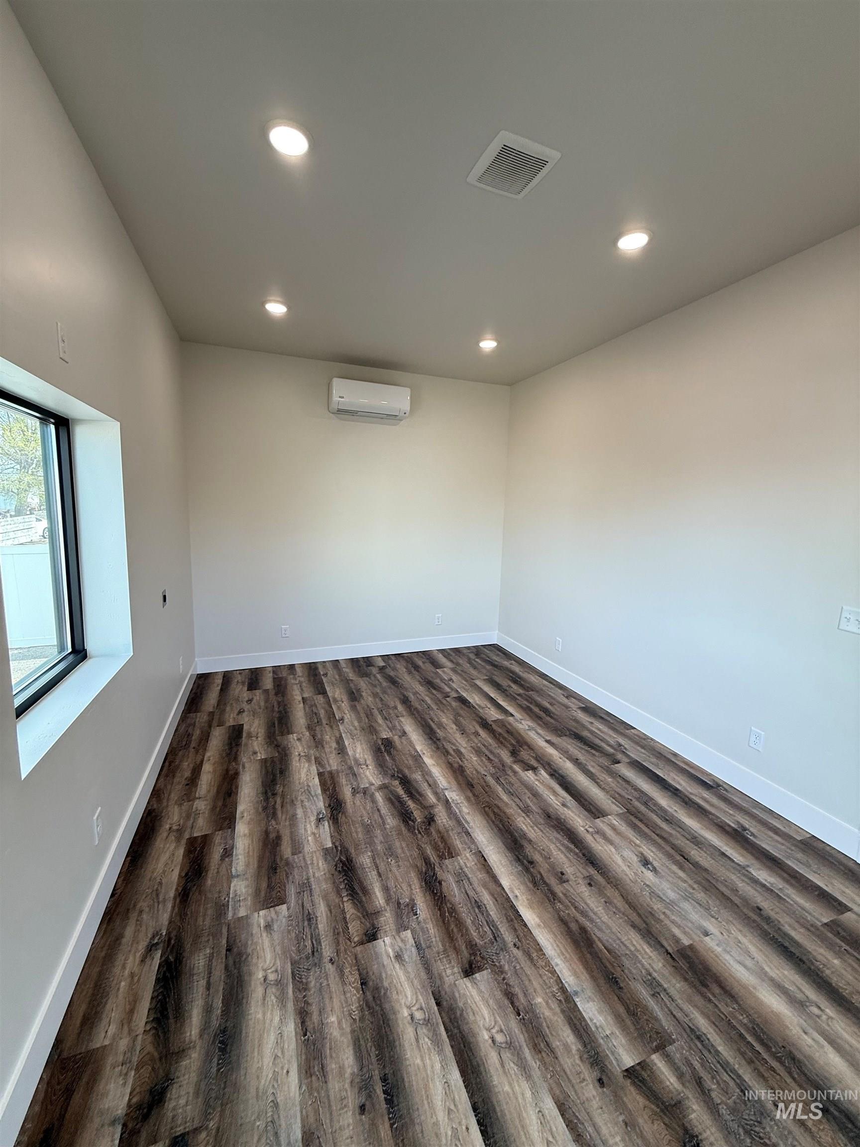 328 Broadway Ave S, Buhl, Idaho 83316, 6 Rooms, Business/Commercial For Sale, Price $8,400,MLS 98982164