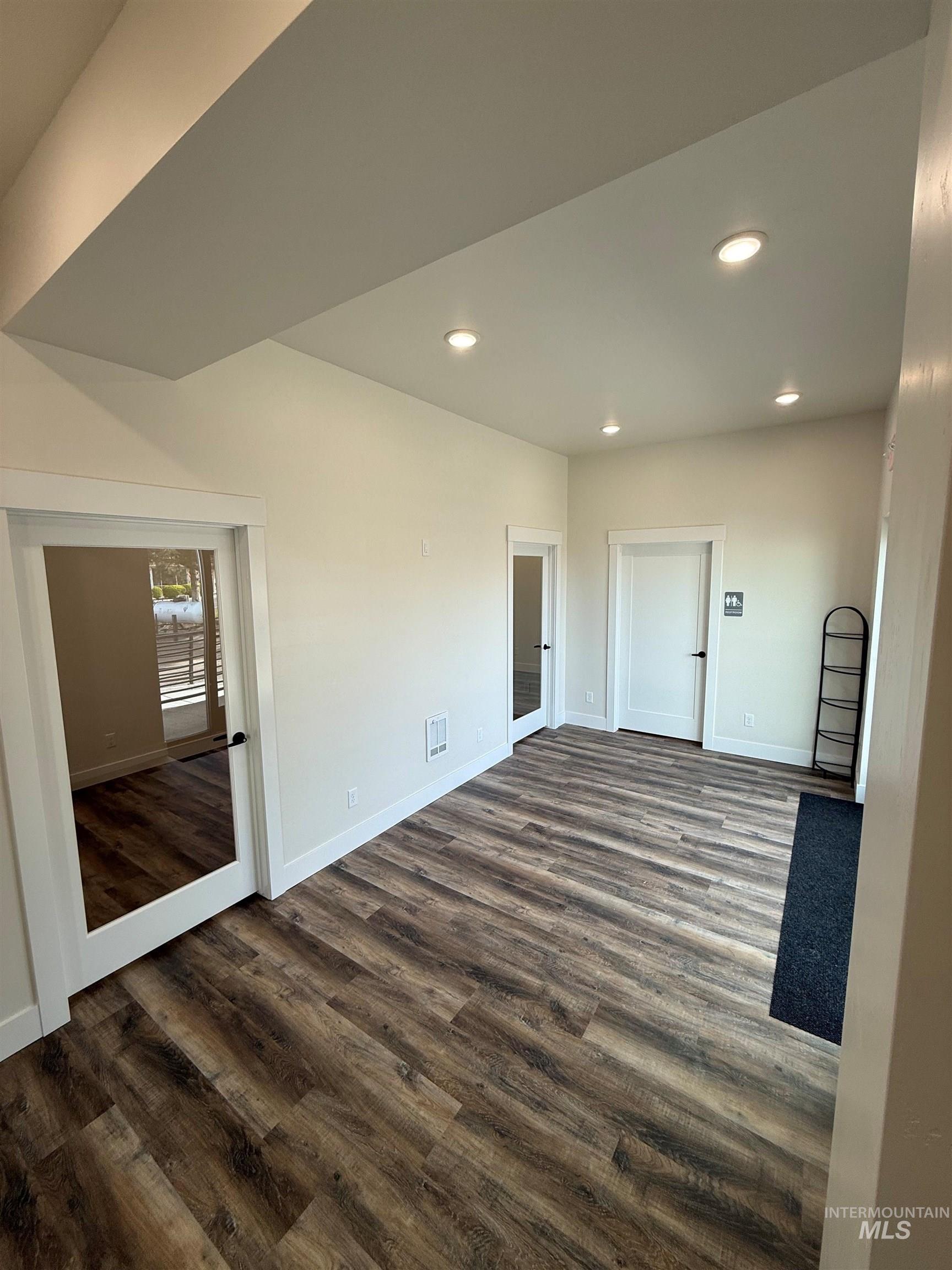 328 Broadway Ave S, Buhl, Idaho 83316, 6 Rooms, Business/Commercial For Sale, Price $8,400,MLS 98982164