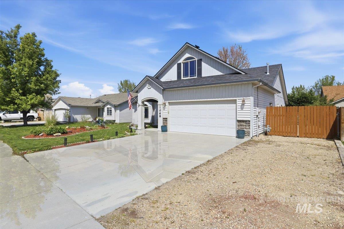 1068 Locksley St, Middleton, Idaho 83644, 3 Bedrooms, 2 Bathrooms, Residential For Sale, Price $410,000, 98982175