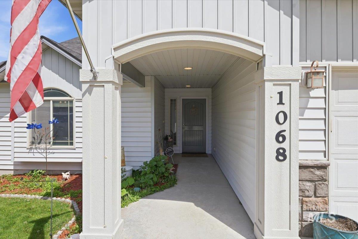 1068 Locksley St, Middleton, Idaho 83644, 3 Bedrooms, 2 Bathrooms, Residential For Sale, Price $410,000, 98982175