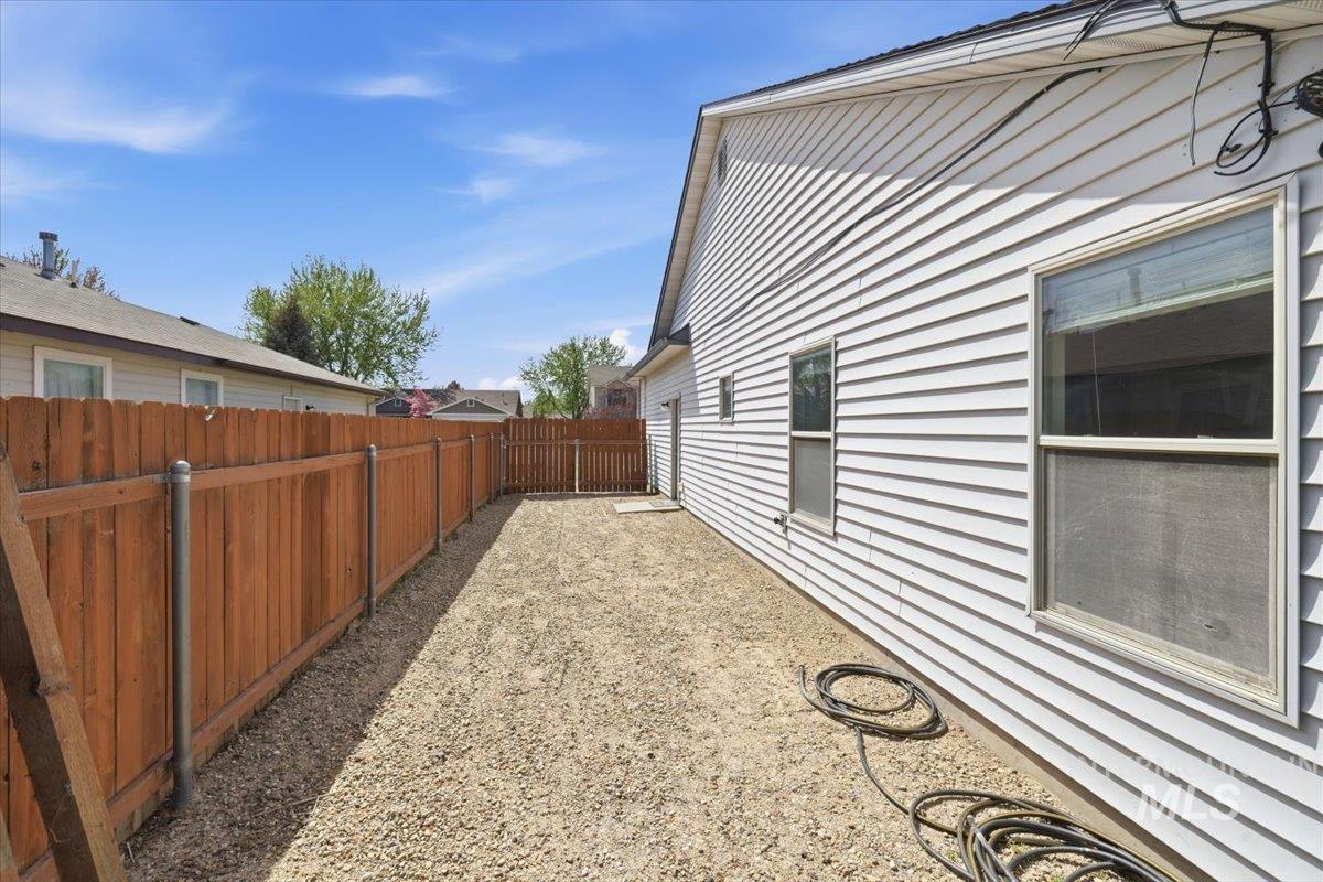 1068 Locksley St, Middleton, Idaho 83644, 3 Bedrooms, 2 Bathrooms, Residential For Sale, Price $410,000, 98982175