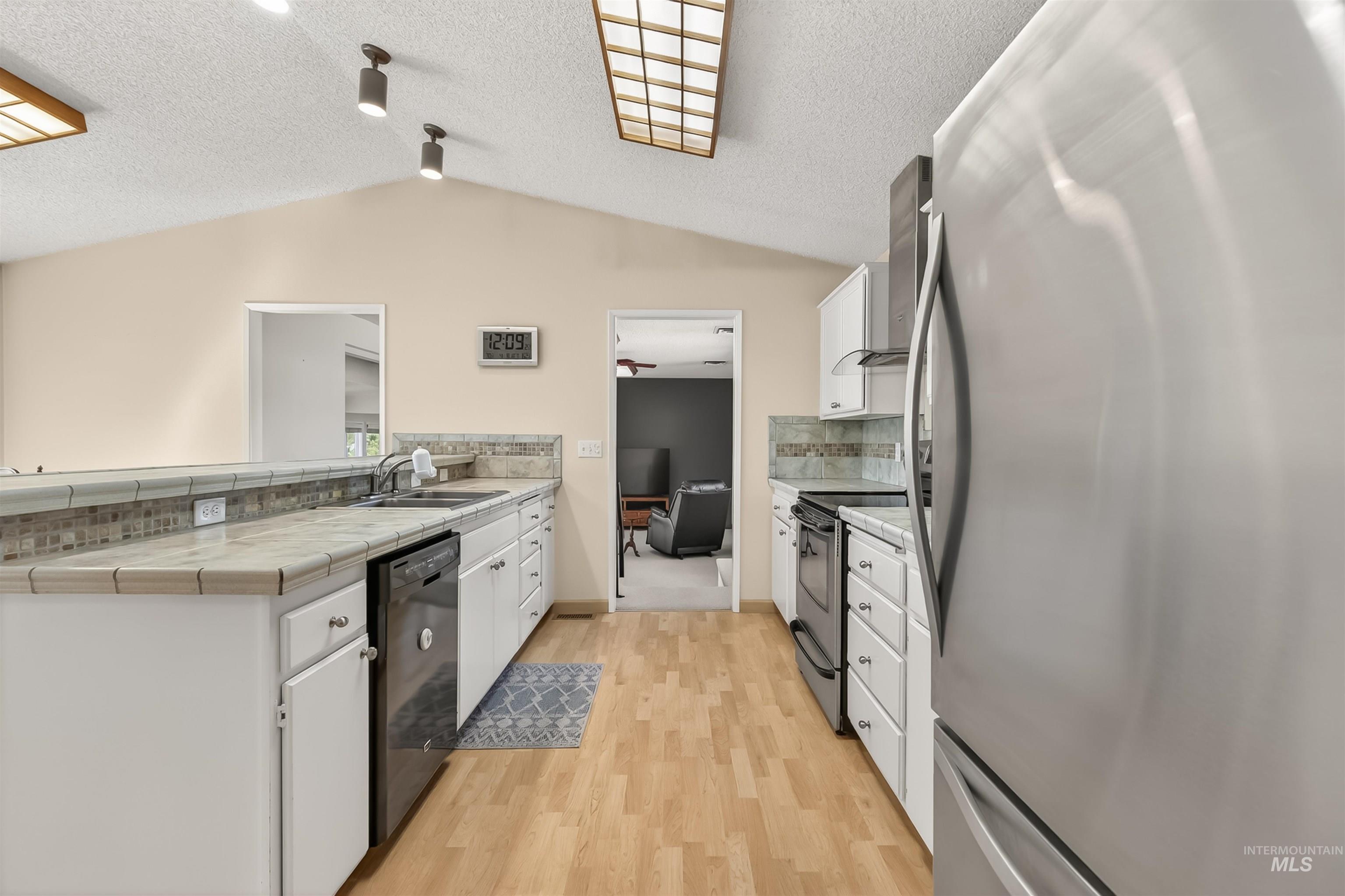 3650 Country Club Court, Lewiston, Idaho 83501, 3 Bedrooms, 2 Bathrooms, Residential For Sale, Price $460,000, 98982184