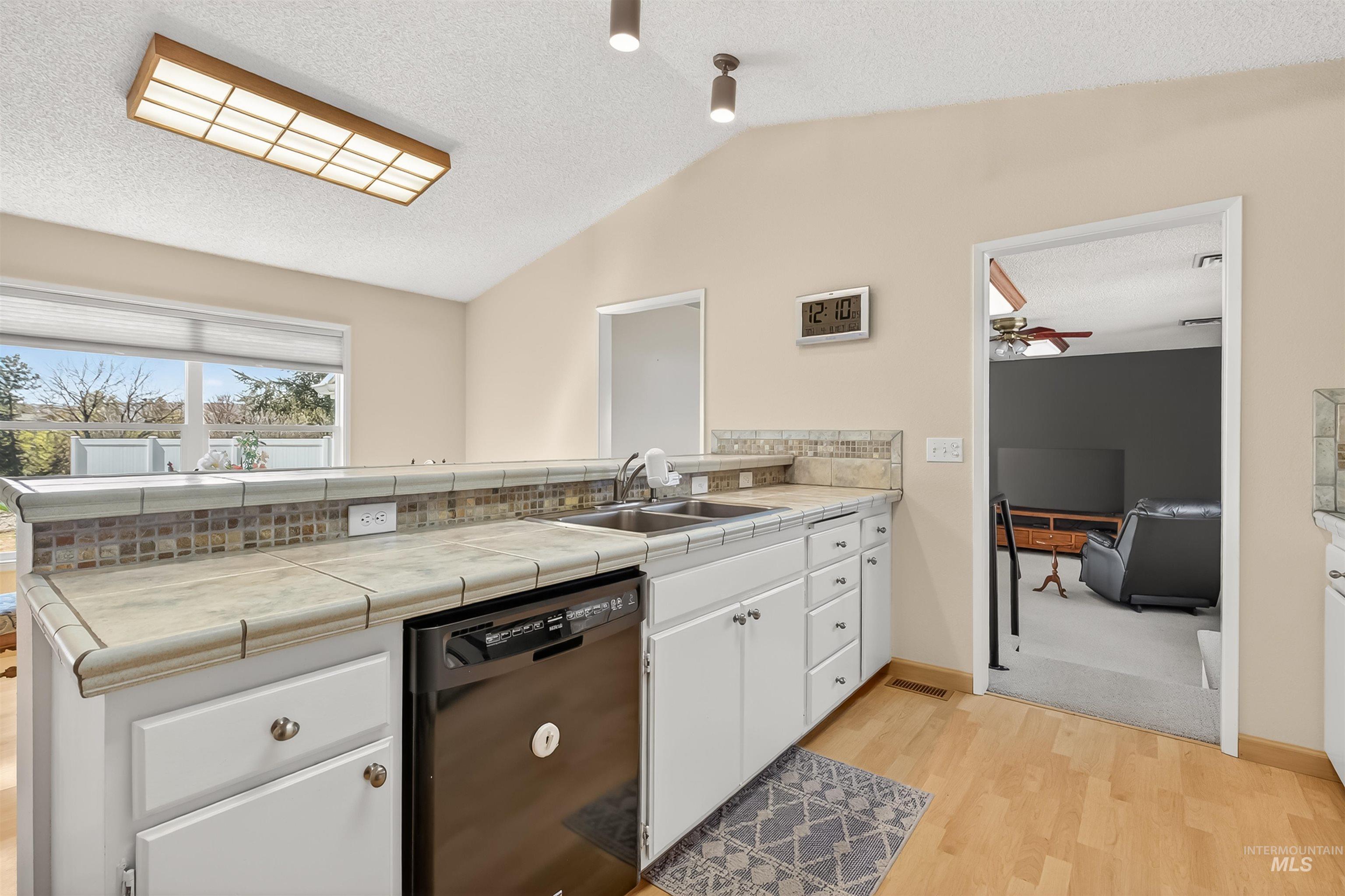 3650 Country Club Court, Lewiston, Idaho 83501, 3 Bedrooms, 2 Bathrooms, Residential For Sale, Price $460,000, 98982184