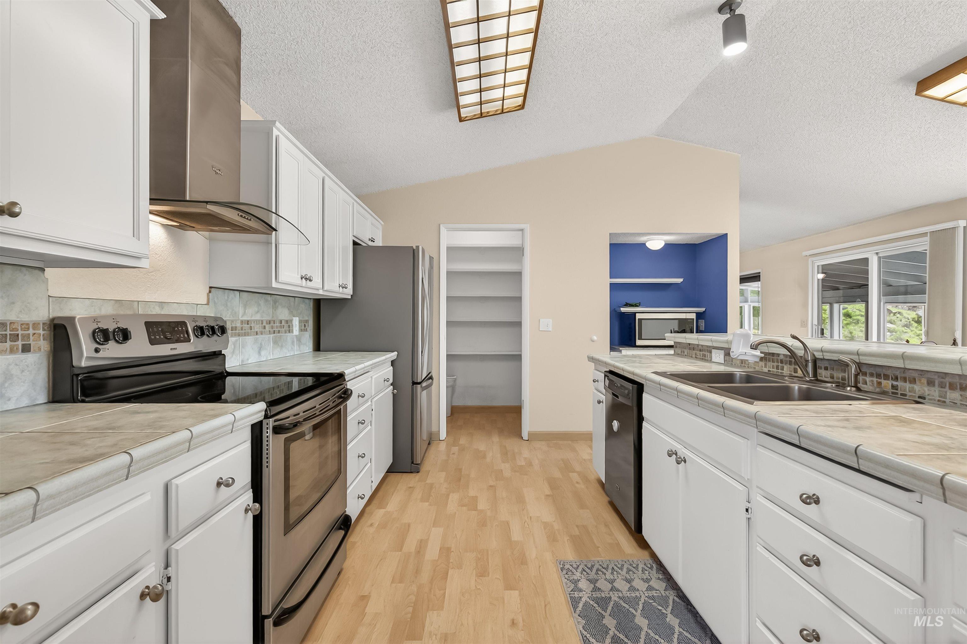 3650 Country Club Court, Lewiston, Idaho 83501, 3 Bedrooms, 2 Bathrooms, Residential For Sale, Price $460,000, 98982184