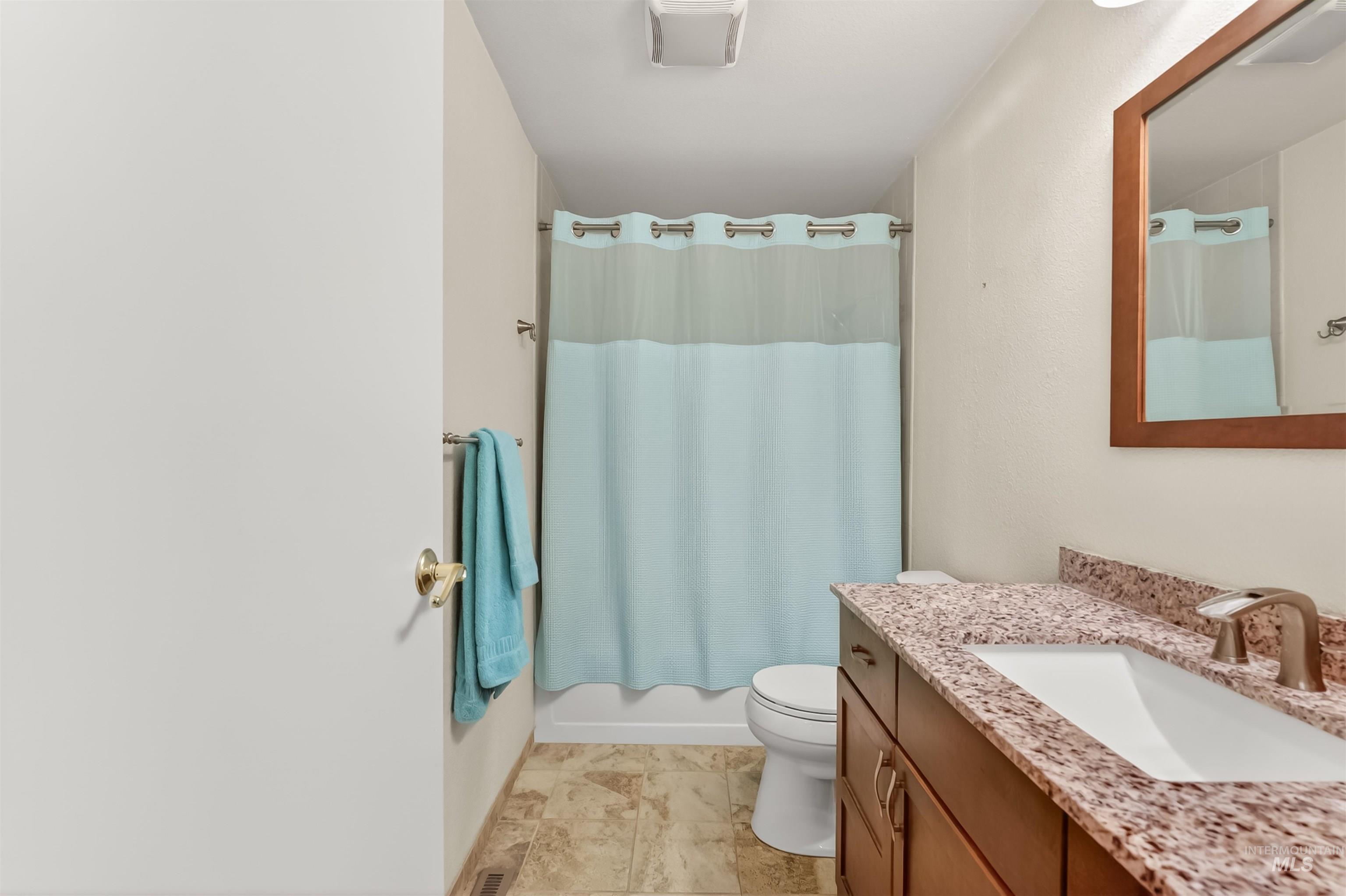 3650 Country Club Court, Lewiston, Idaho 83501, 3 Bedrooms, 2 Bathrooms, Residential For Sale, Price $460,000, 98982184